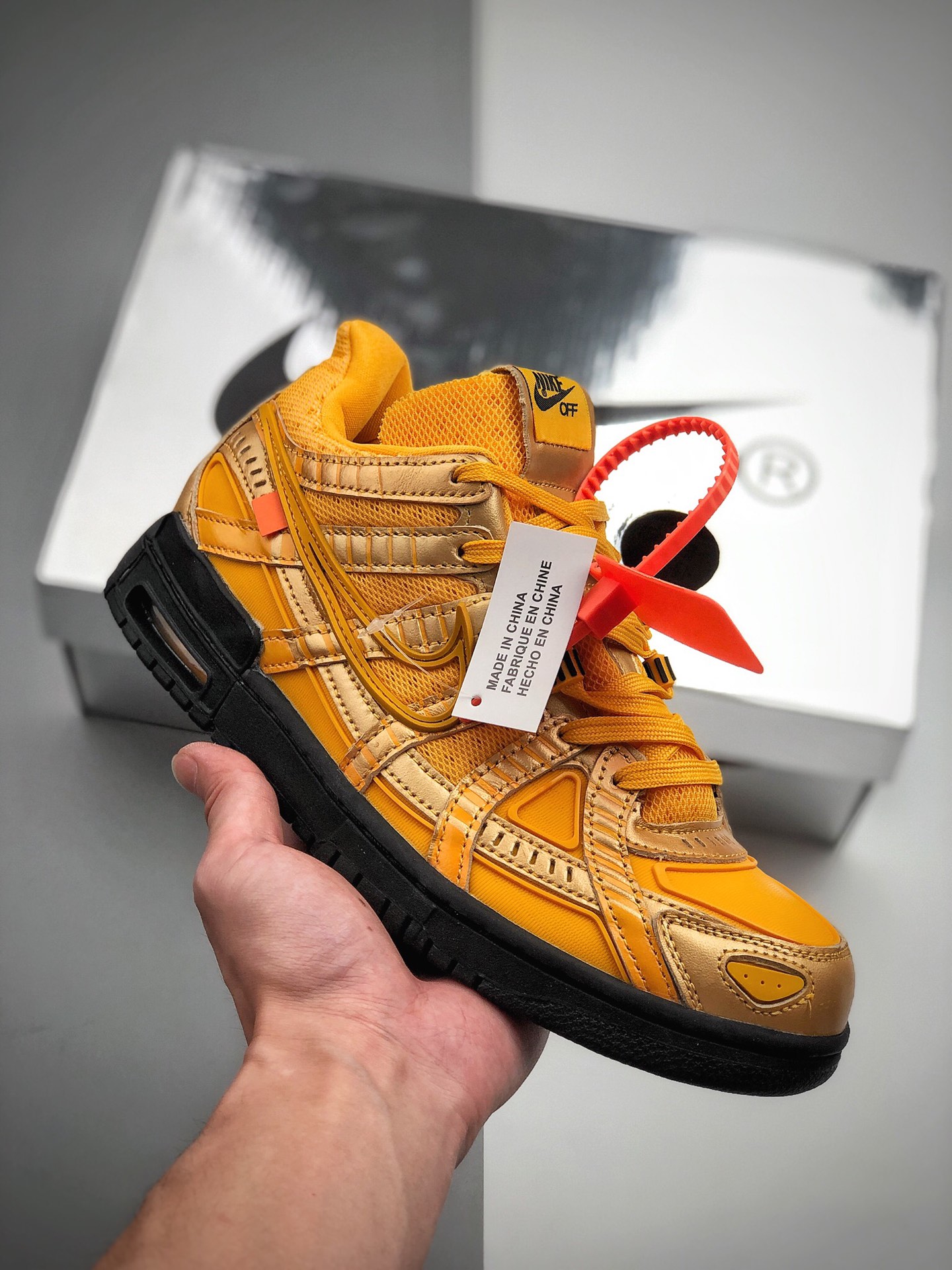 300  耐克Nike Air Off-White  x Rubber Dunk 该鞋款采用土豪金作为主调 CU6015-700