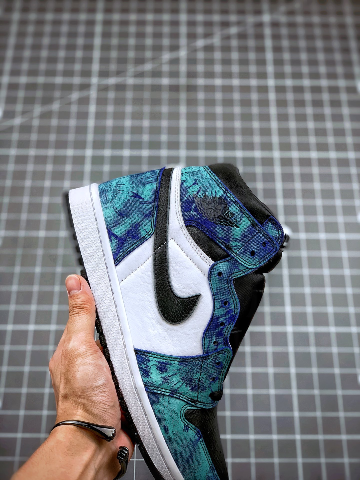 290 Air Jordan 1 Retro ”Tie-Day” 扎染配色 货号：CD0461-100