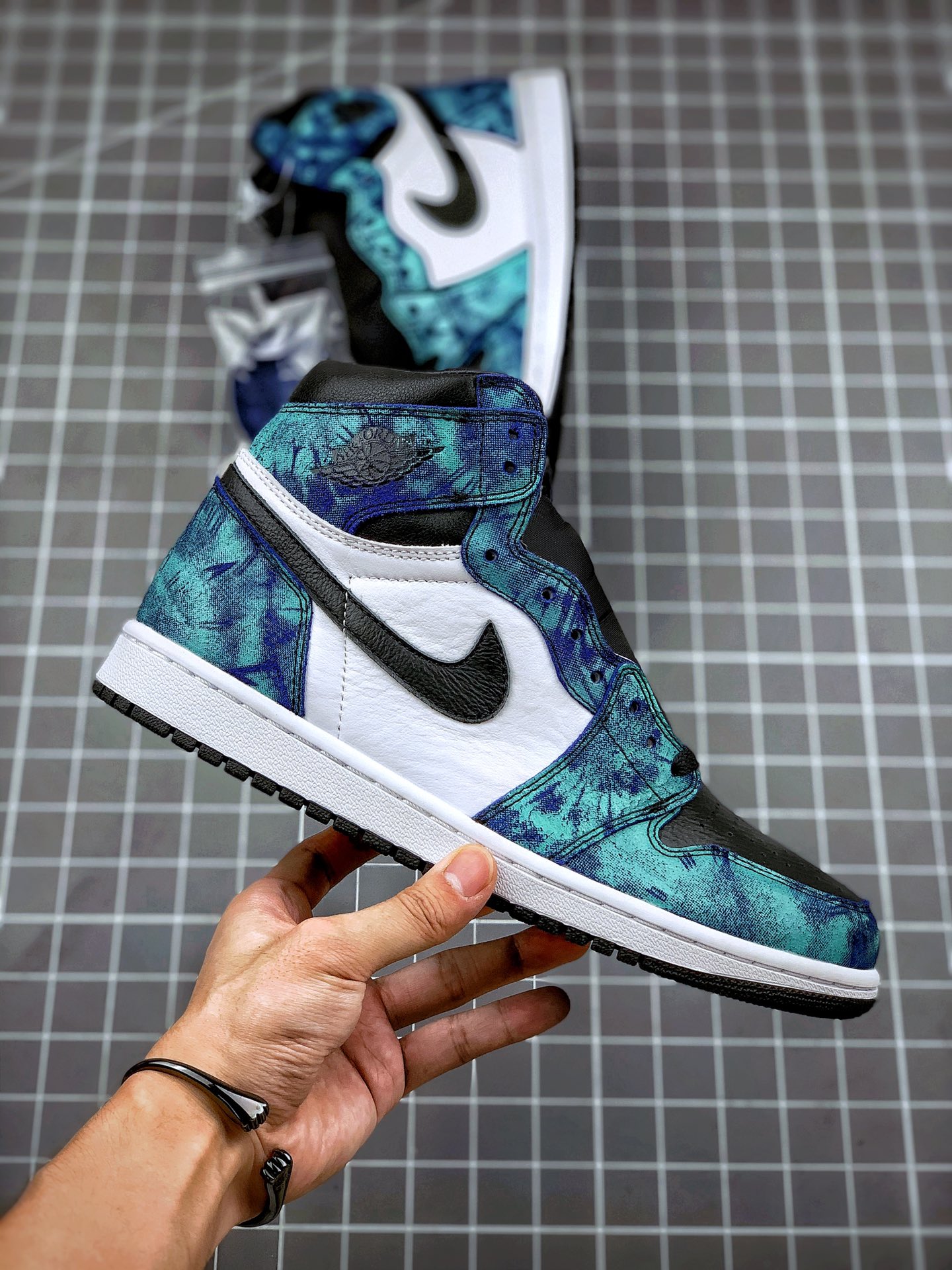 290 Air Jordan 1 Retro ”Tie-Day” 扎染配色 货号：CD0461-100