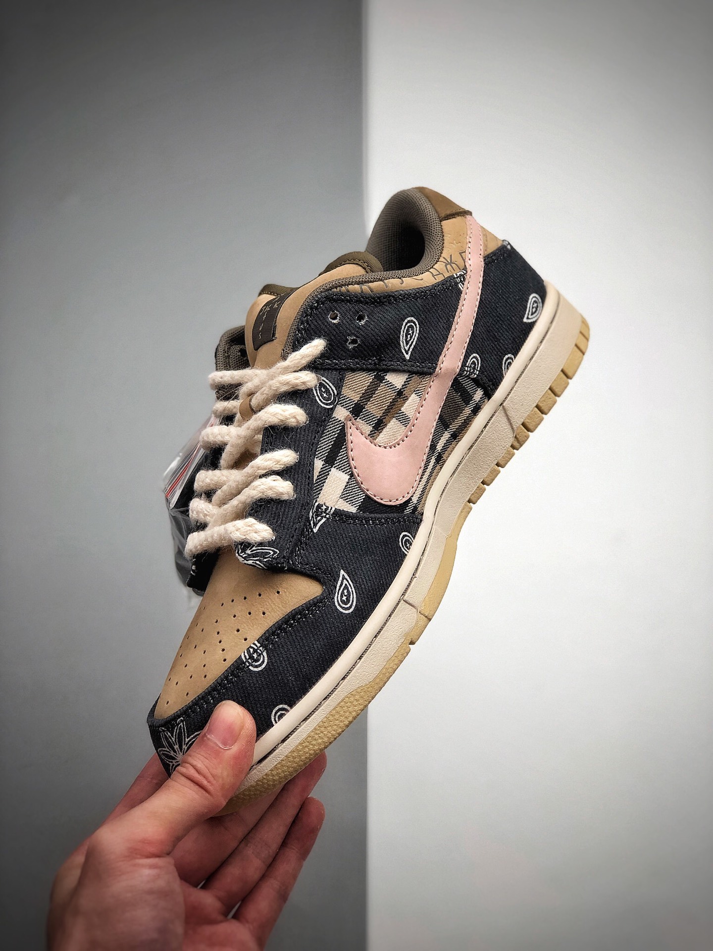 360 Travis Scott × SB Dunk Low 腰果花 原装鞋盒包装 CT5053-001