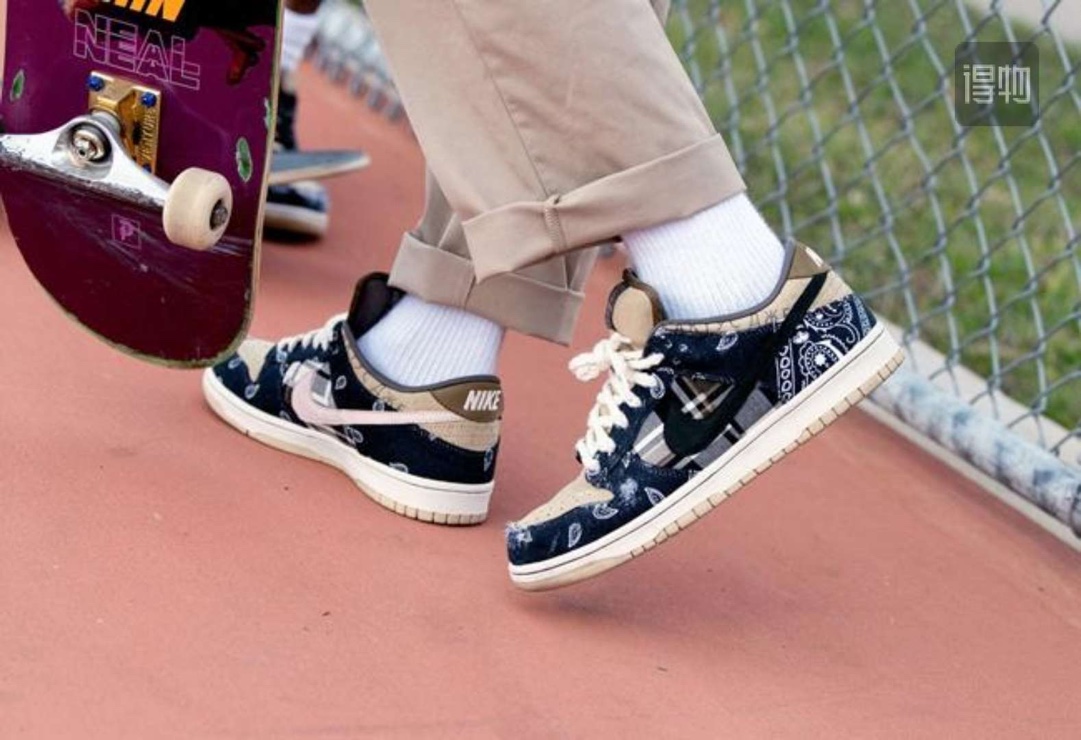 360 Travis Scott × SB Dunk Low 腰果花 原装鞋盒包装 CT5053-001