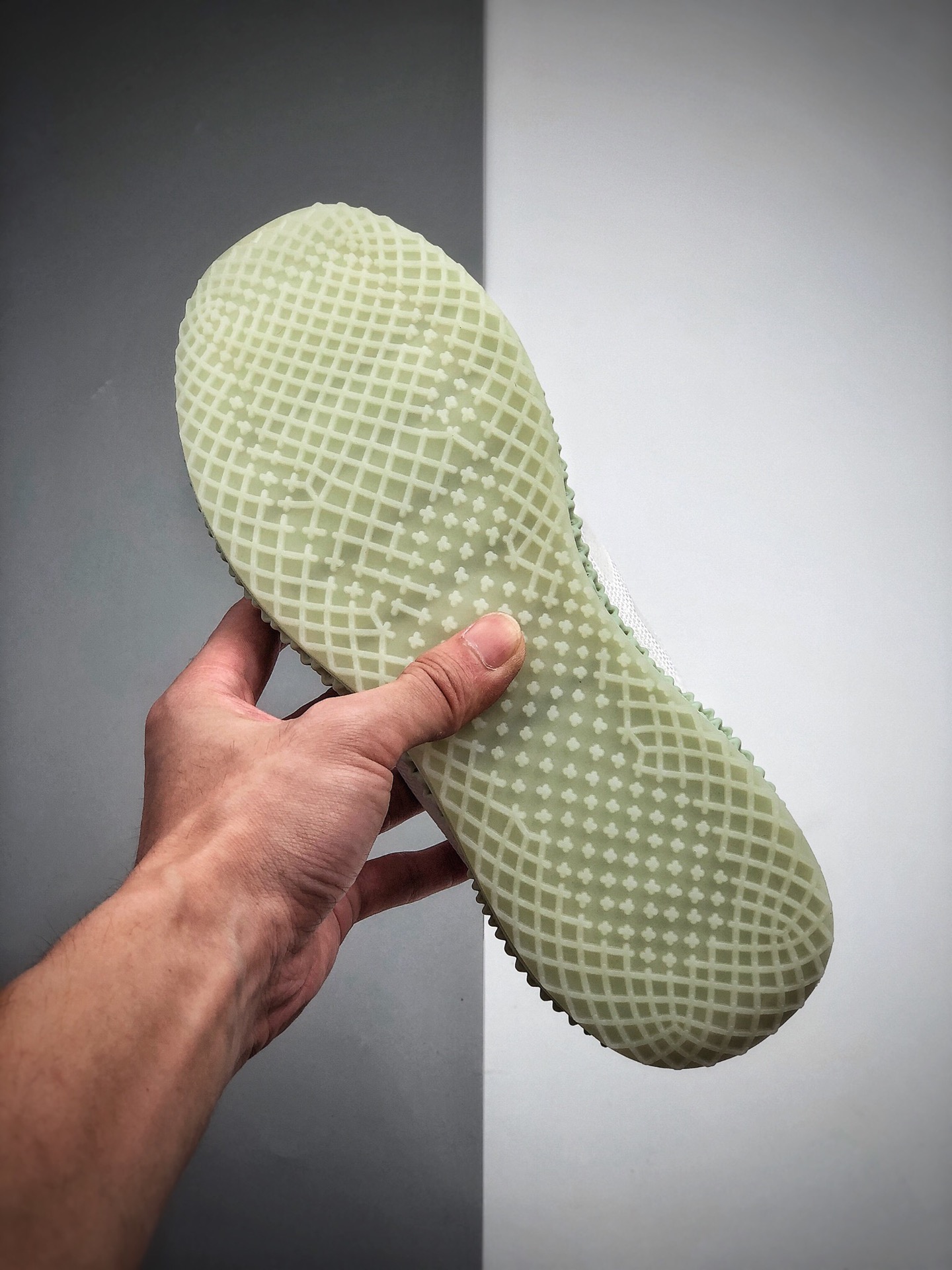 250 公司级阿 达迪 斯Adidas Alphaedge 4D M 针织 吸呼 面休闲运动慢跑鞋  FV5223