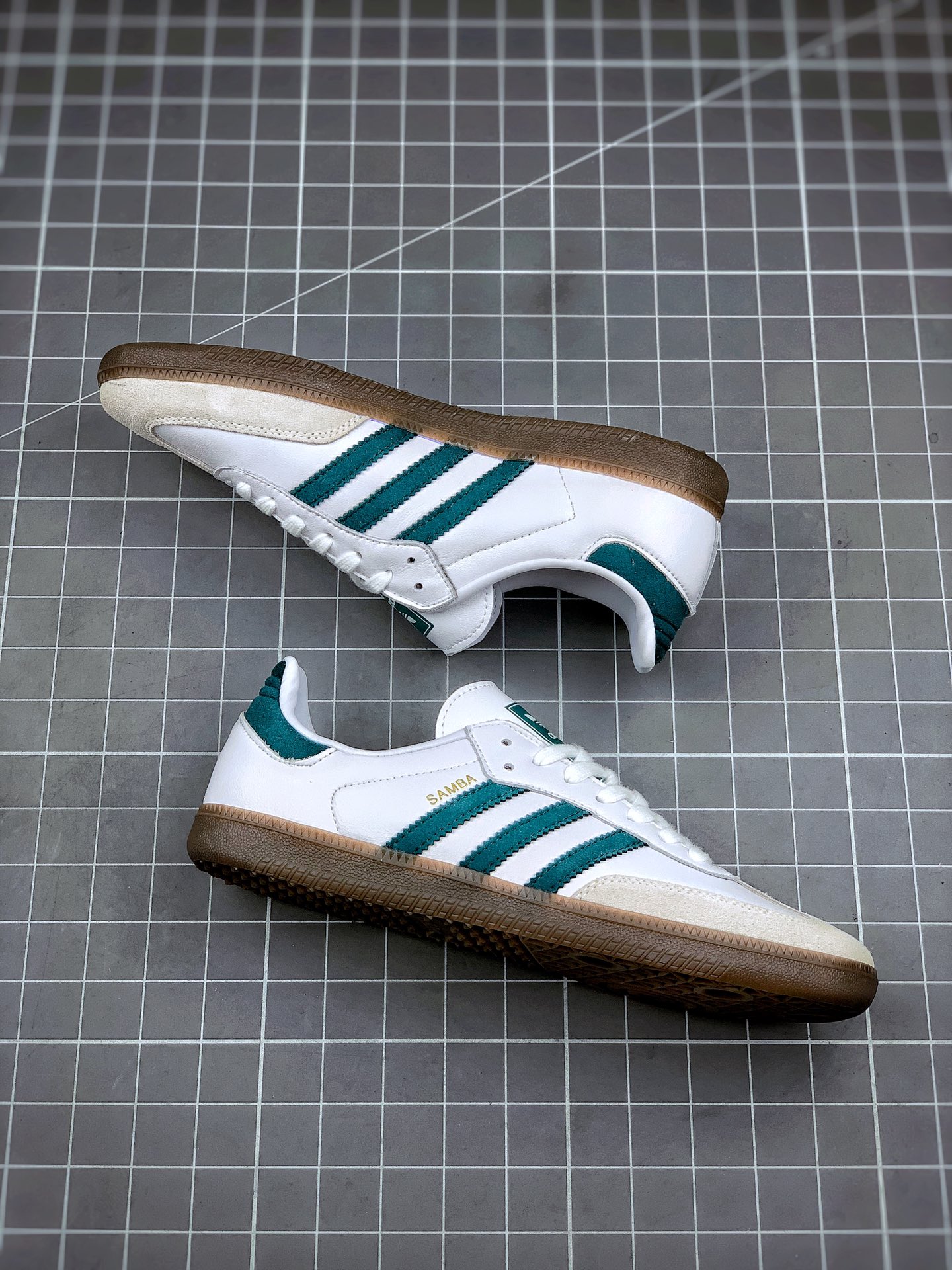 160 Adidas Samba OG Club 桑巴纪念日系列平底室内足球风复古休跑鞋 货号：B75680
