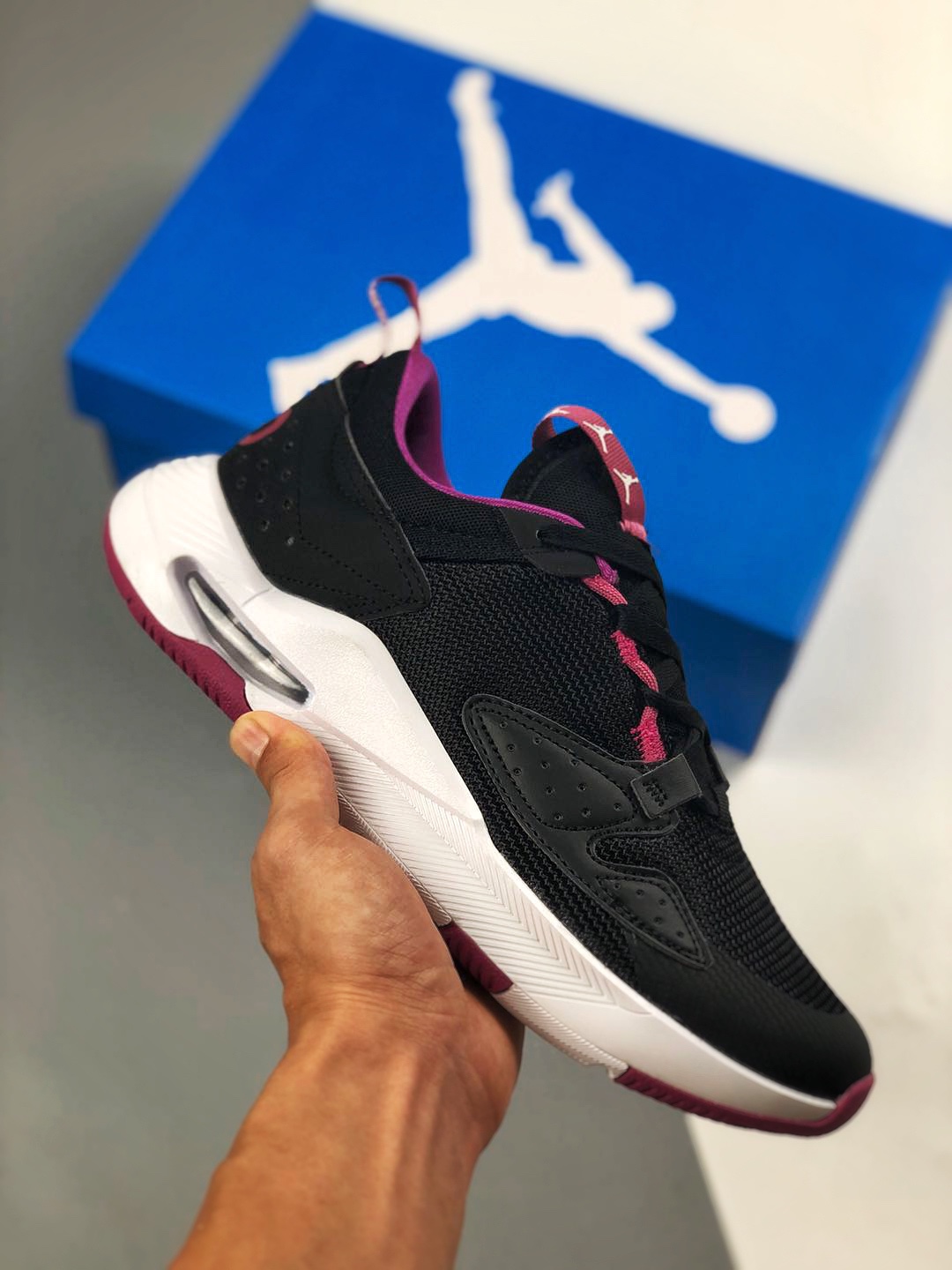 Apoyo pago contra reembolso, colaboración Hiroshi Fujiwara x Jordan Air Cadence, construida con material de gamuza y ma…