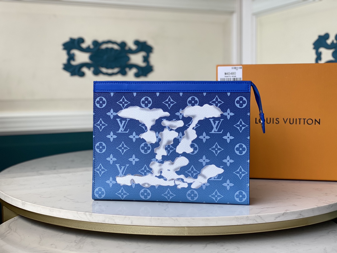For Fall-Winter 2020, Virgil Abloh refreshed the Pochette Voyage clutch - Bag