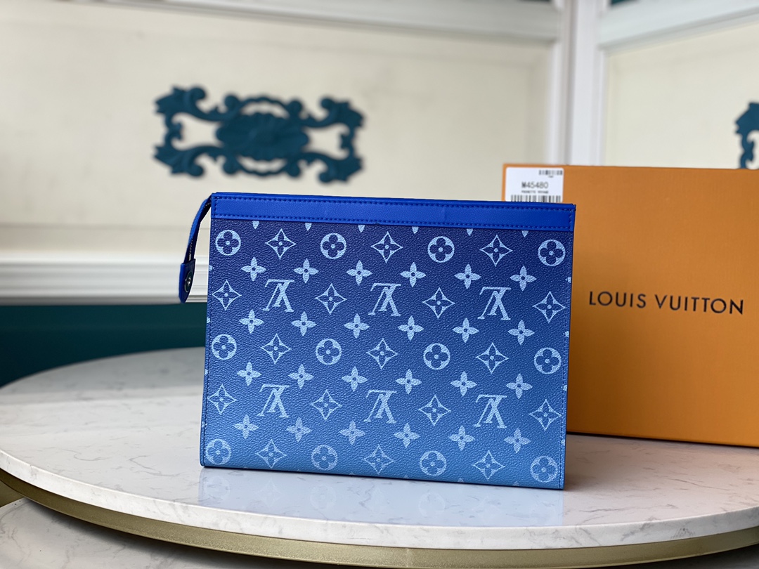 For Fall-Winter 2020, Virgil Abloh refreshed the Pochette Voyage clutch - Bag 2