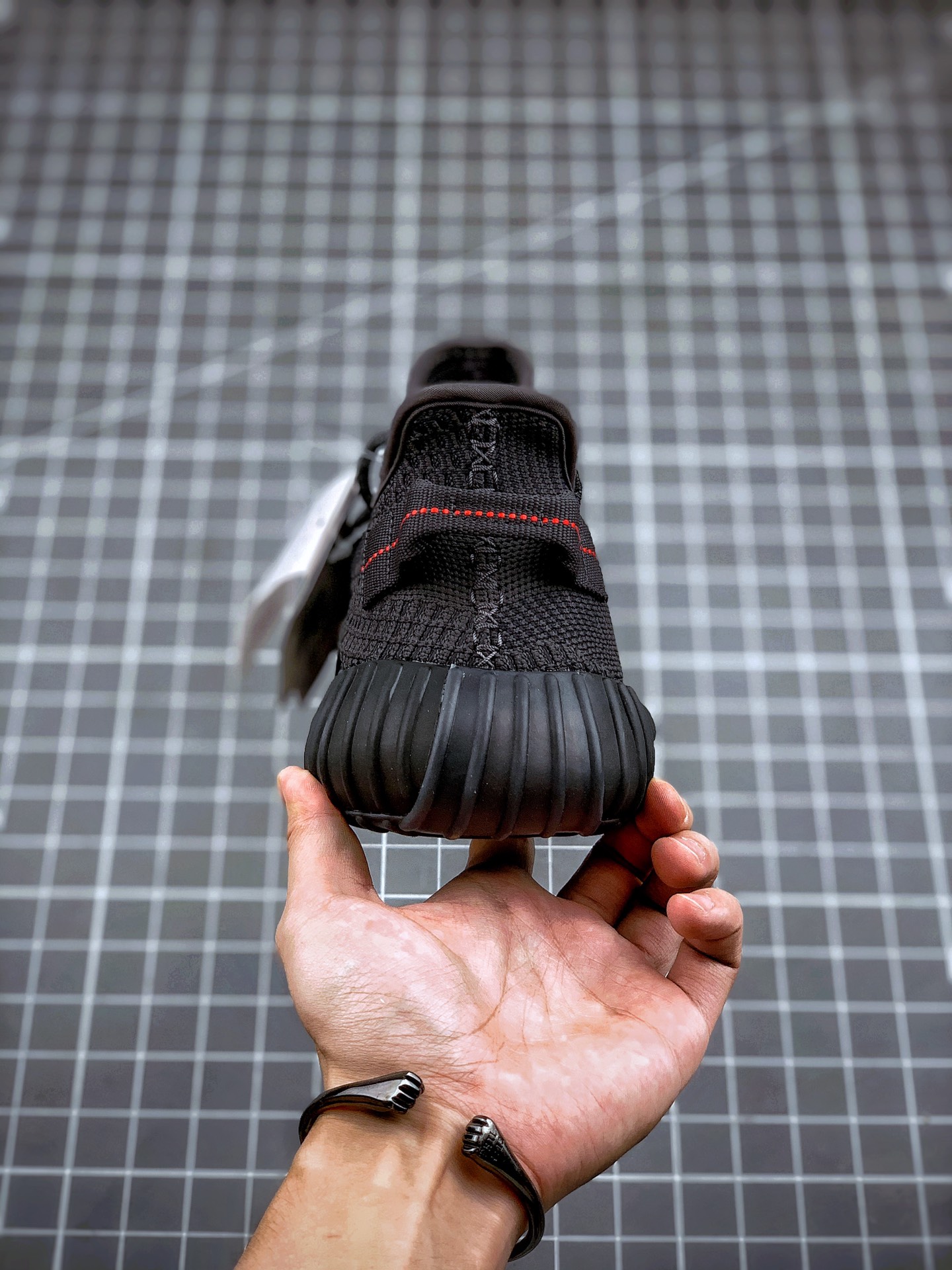 200 Yeezy 350V2 ”Black” 黑天使