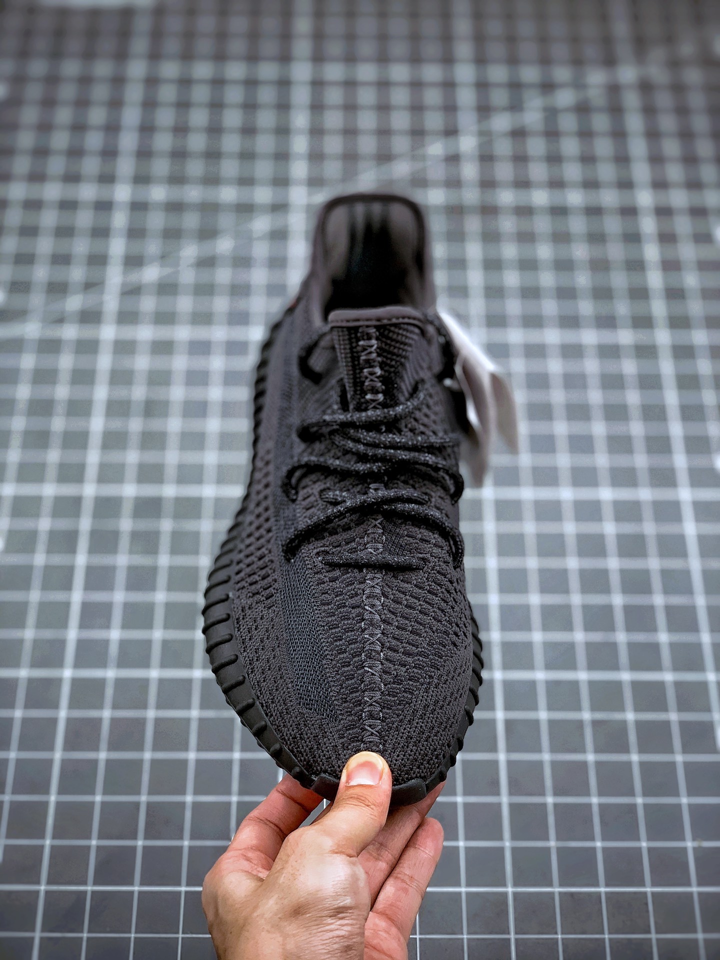 200 Yeezy 350V2 ”Black” 黑天使