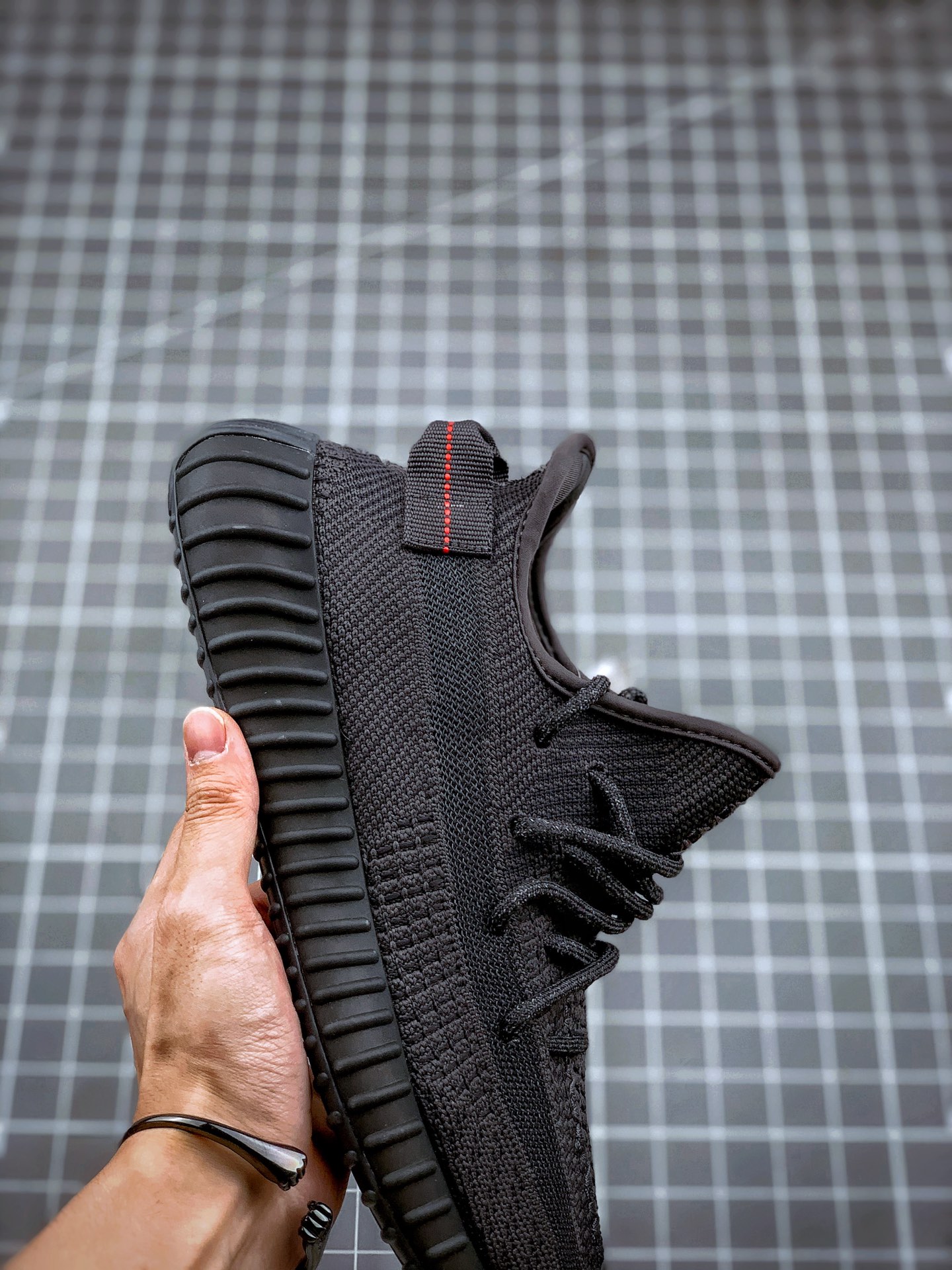 200 Yeezy 350V2 ”Black” 黑天使