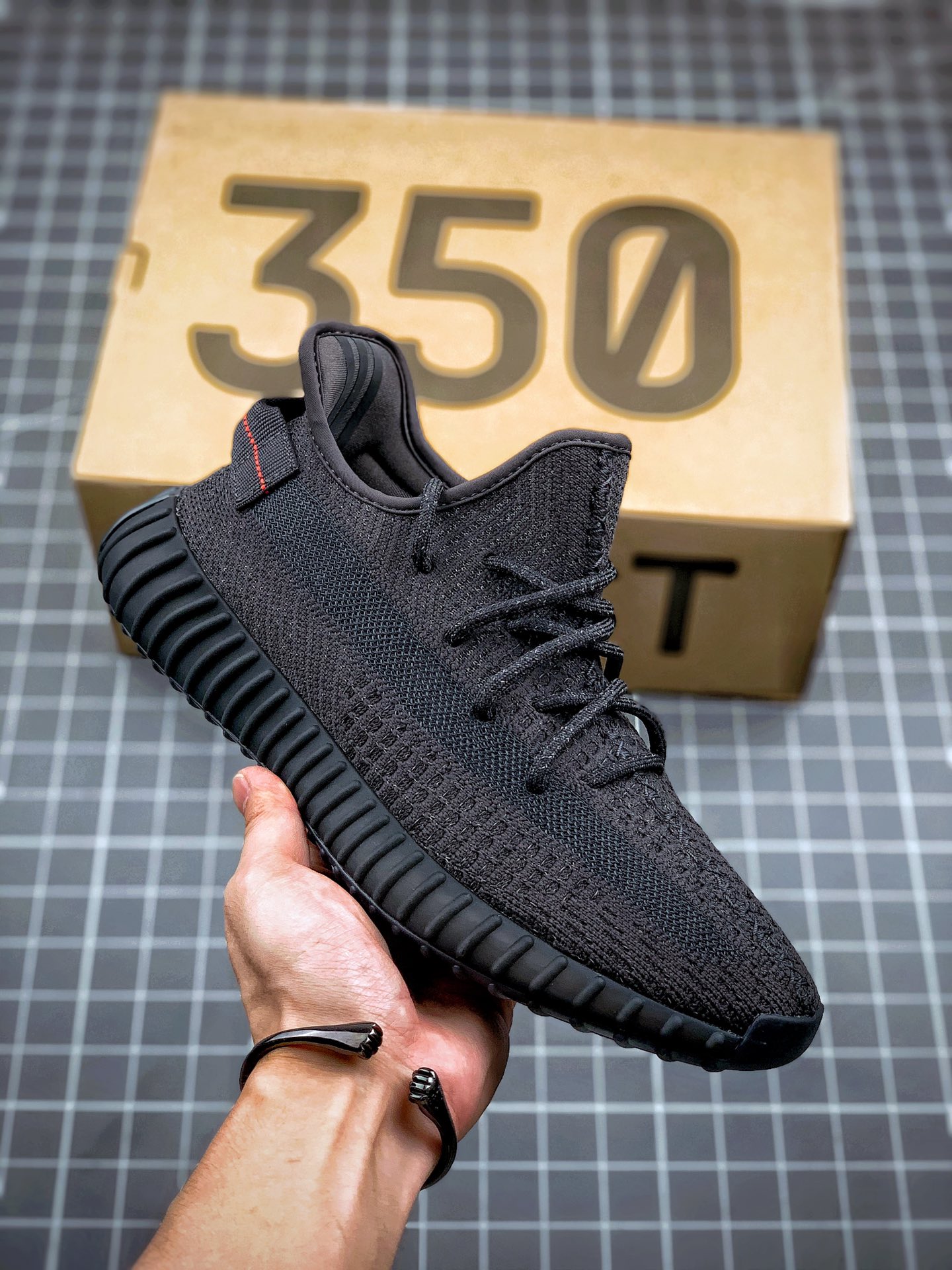 200 Yeezy 350V2 ”Black” 黑满天星