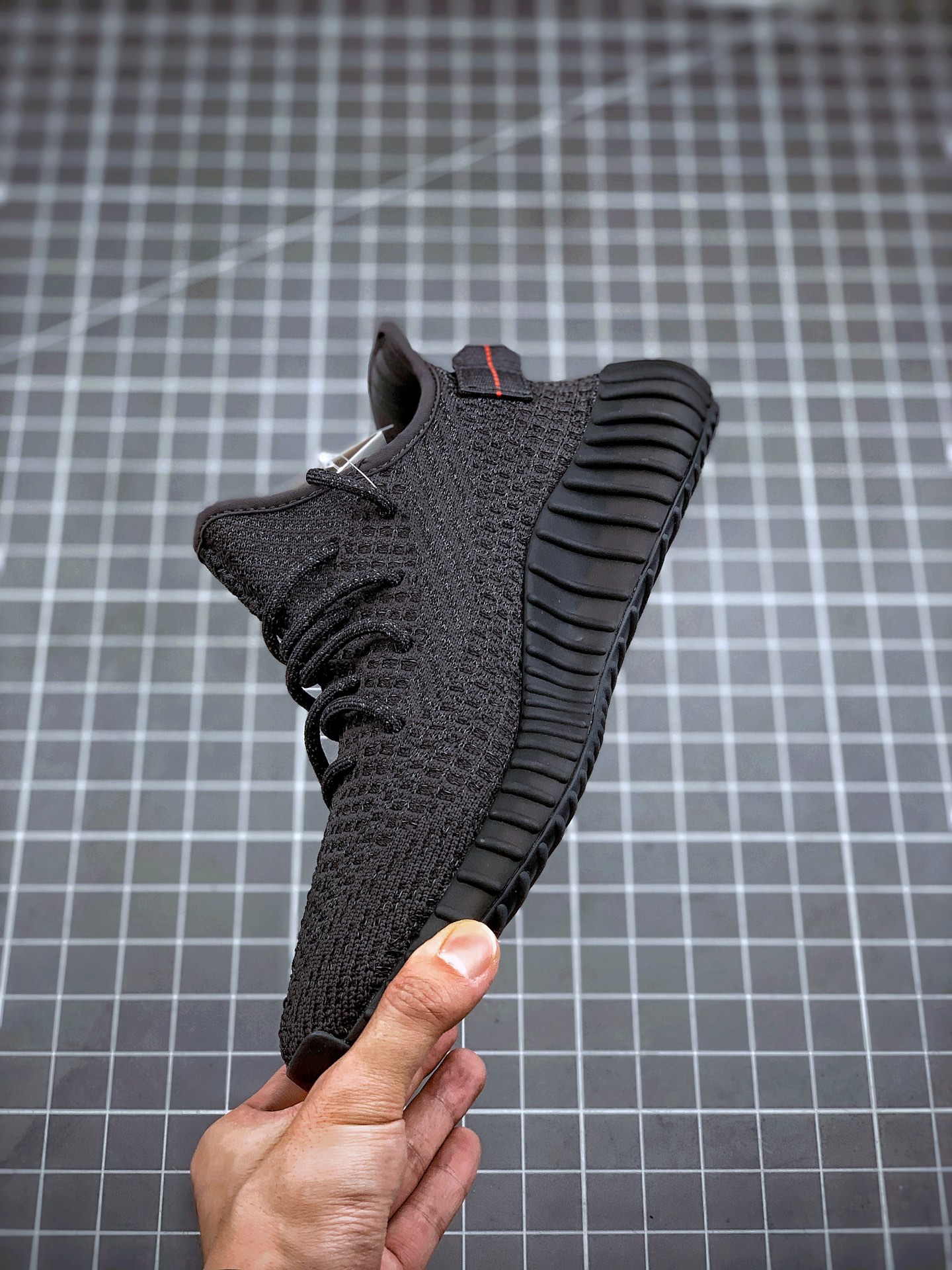 200 Yeezy 350V2 ”Black” 黑满天星