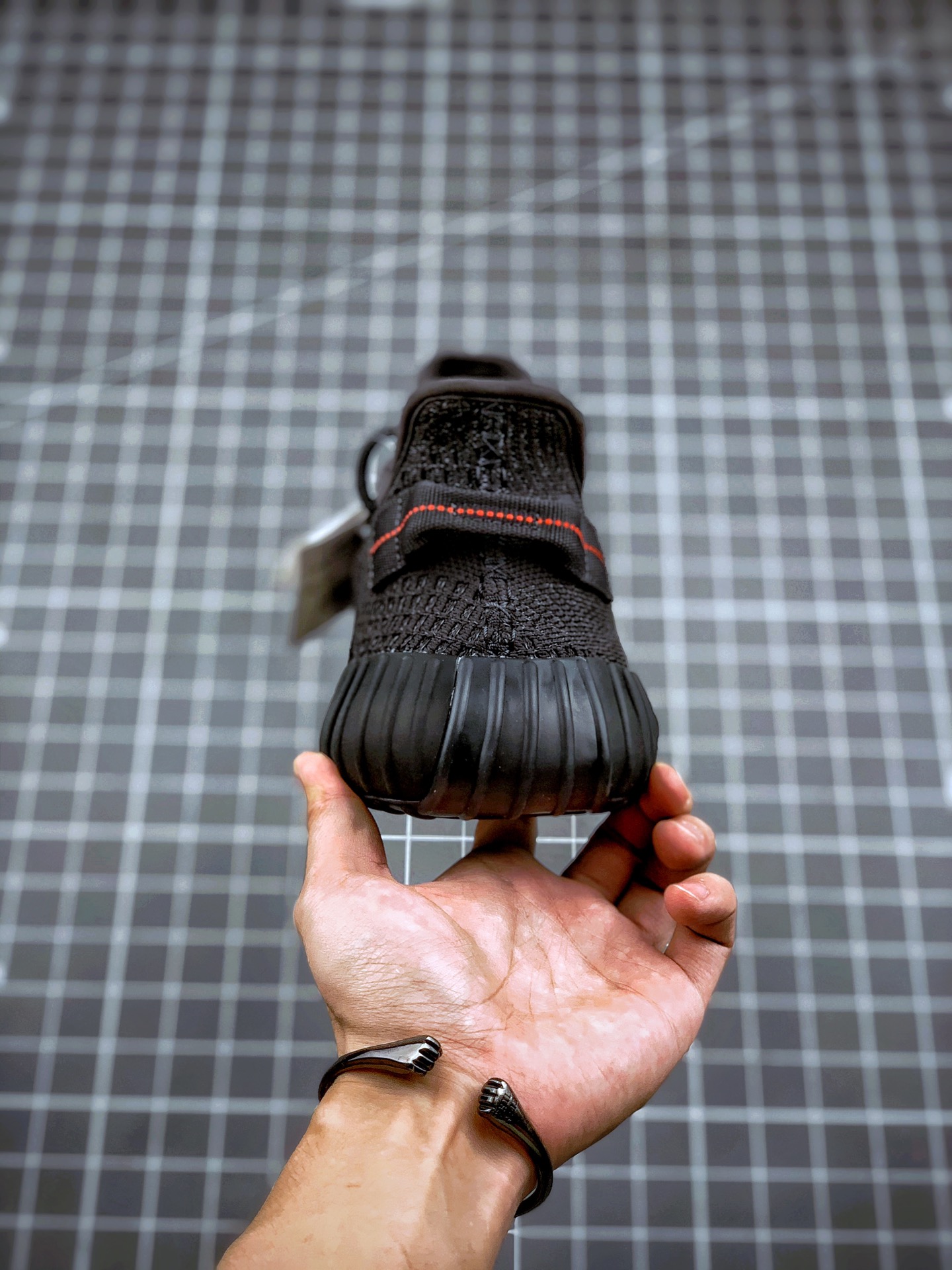 200 Yeezy 350V2 ”Black” 黑满天星