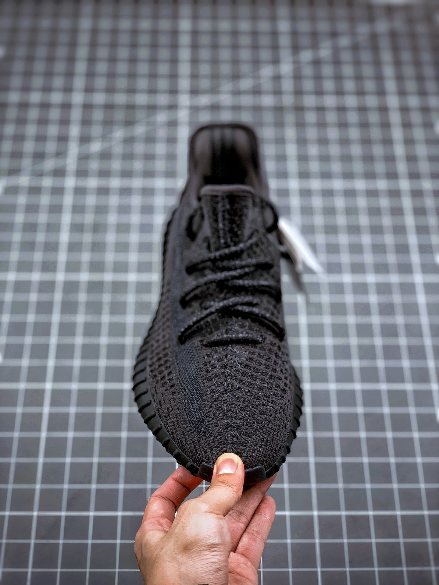 200 Yeezy 350V2 ”Black” 黑满天星