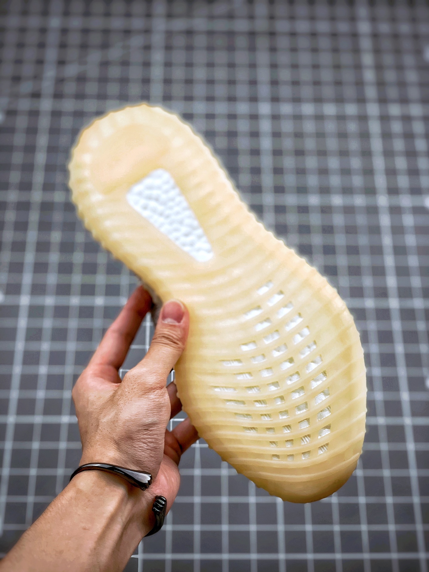 200 Yeezy 350V2 ”Synth” 粉天使