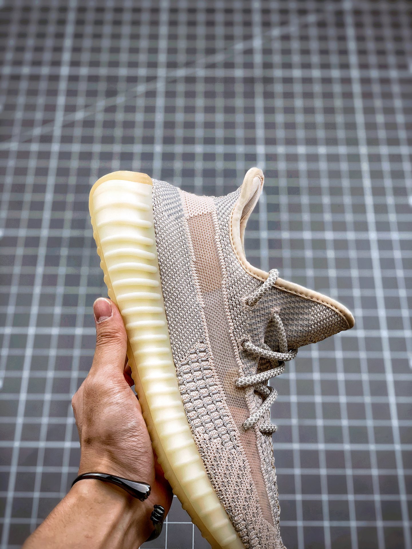 200 Yeezy 350V2 ”Synth” 粉天使