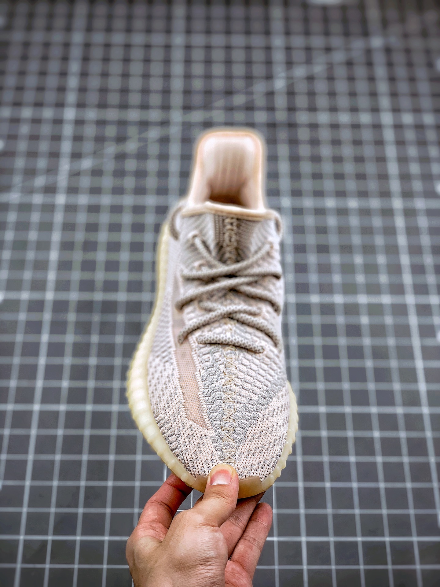 200 Yeezy 350V2 ”Synth” 粉天使