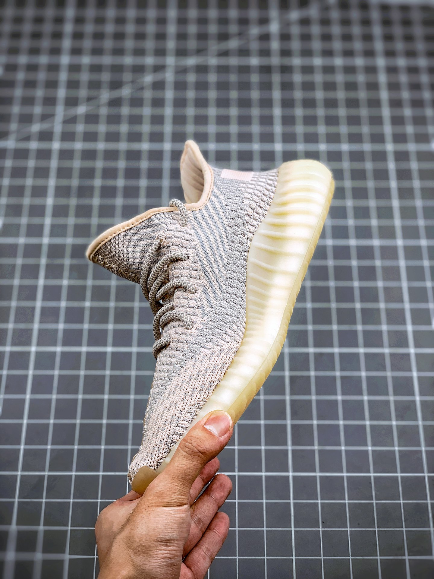 200 Yeezy 350V2 ”Synth” 粉天使
