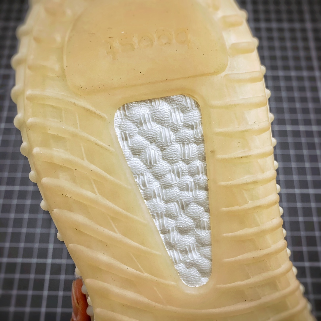 200 Yeezy 350V2 ”Synth” 粉天使