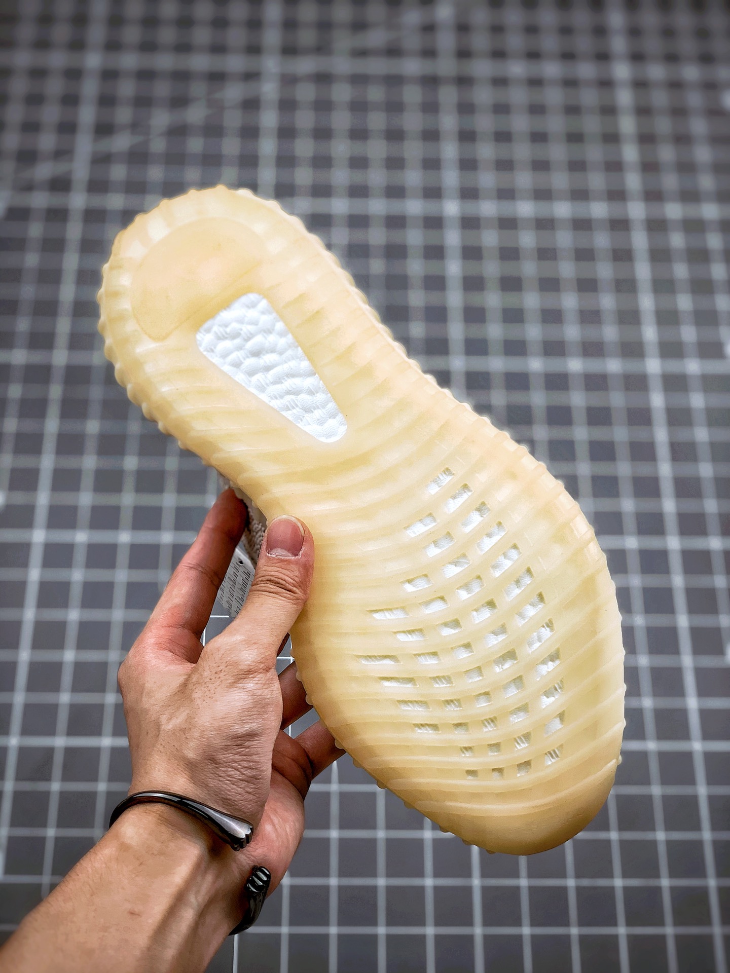 200 Yeezy 350V2 ”Synth” 粉满天星