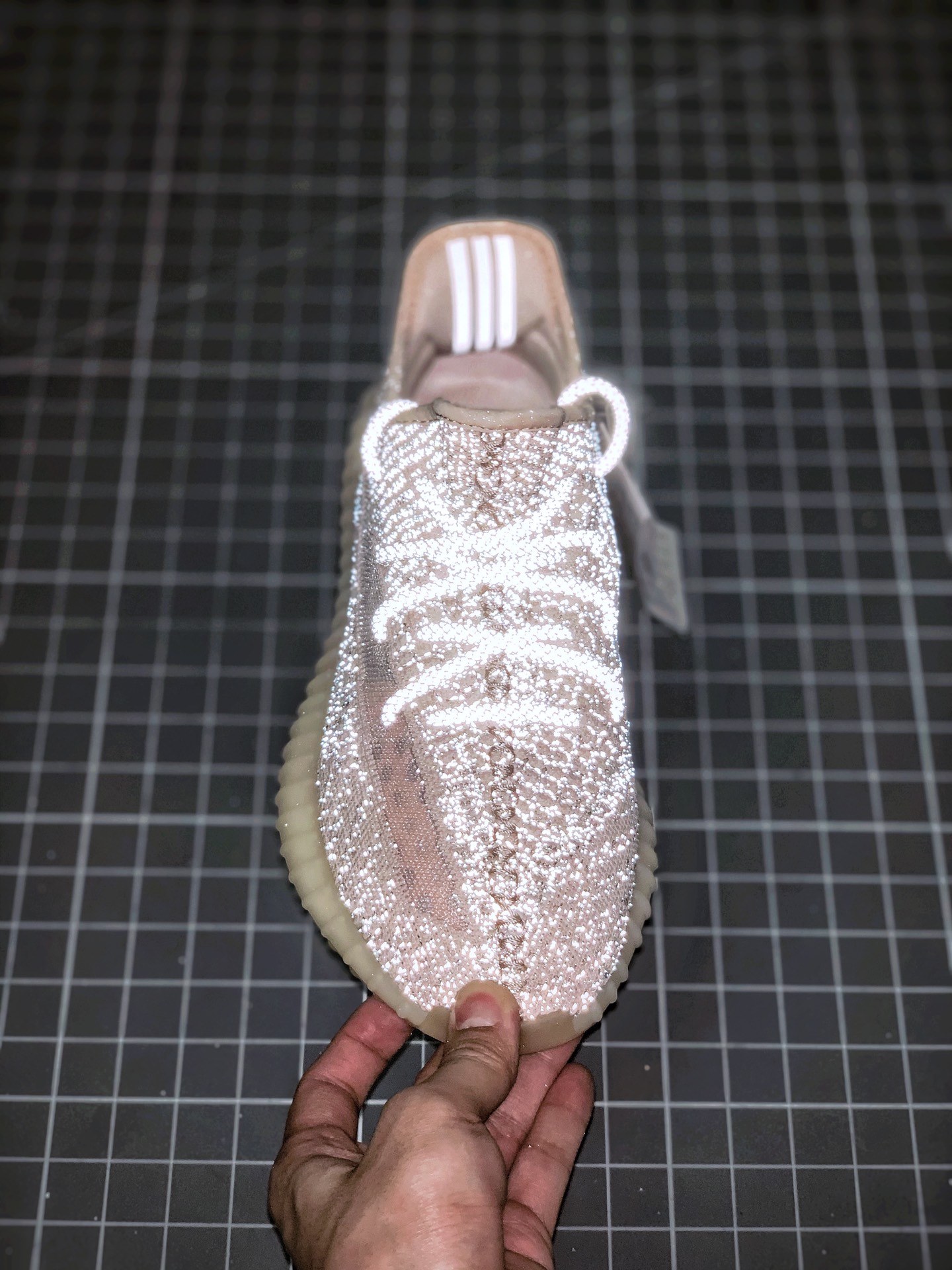 200 Yeezy 350V2 ”Synth” 粉满天星
