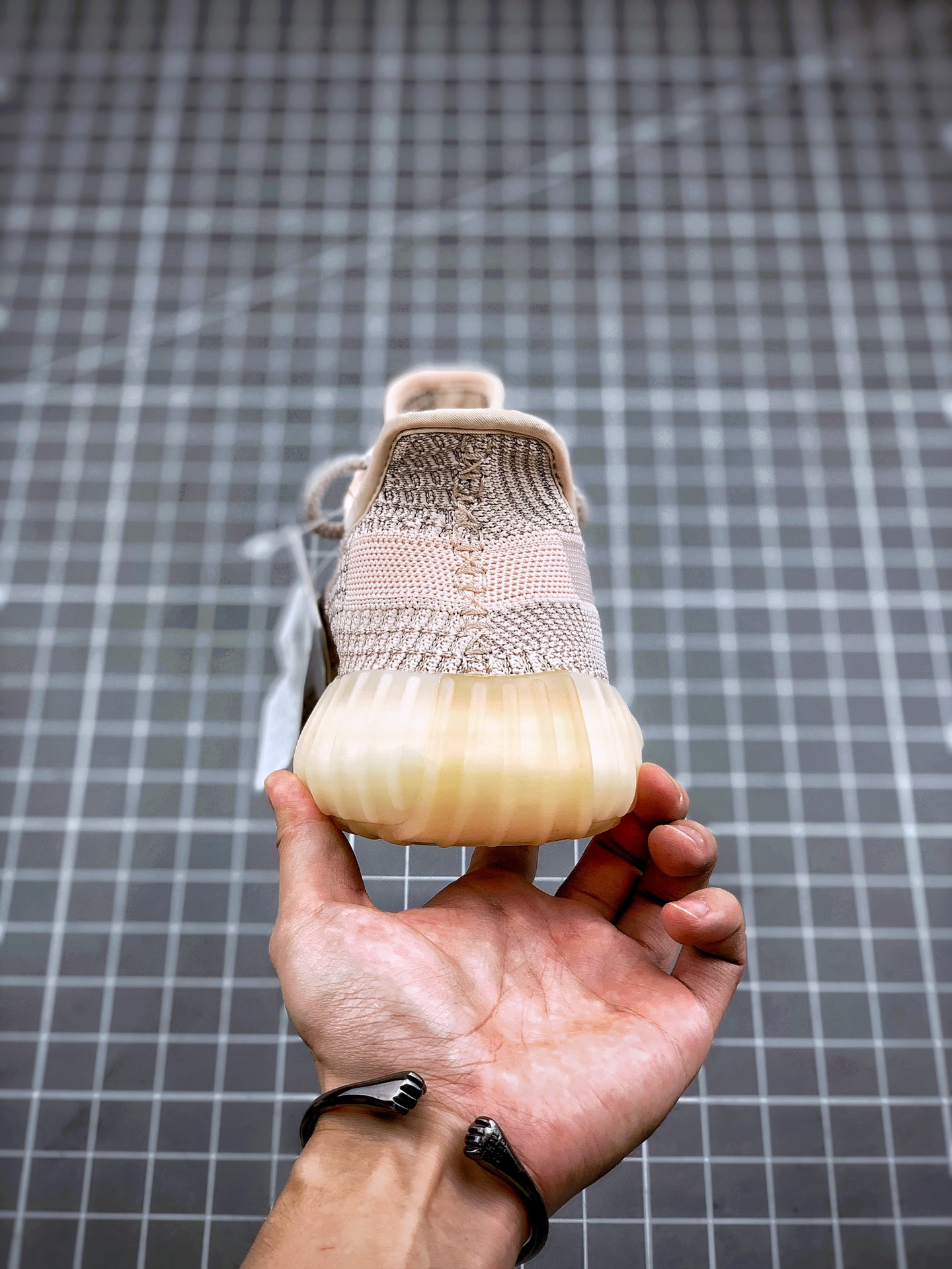 200 Yeezy 350V2 ”Synth” 粉满天星