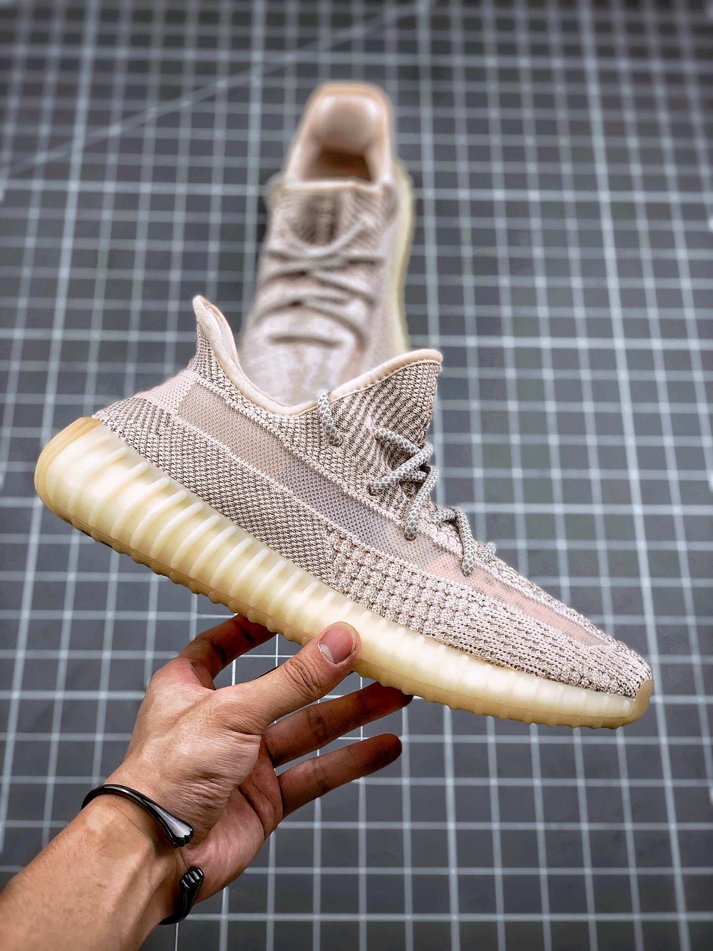 200 Yeezy 350V2 ”Synth” 粉满天星