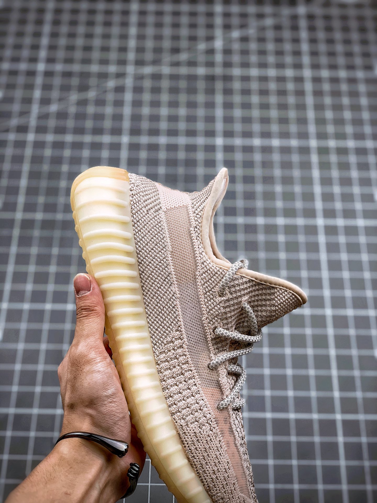 200 Yeezy 350V2 ”Synth” 粉满天星
