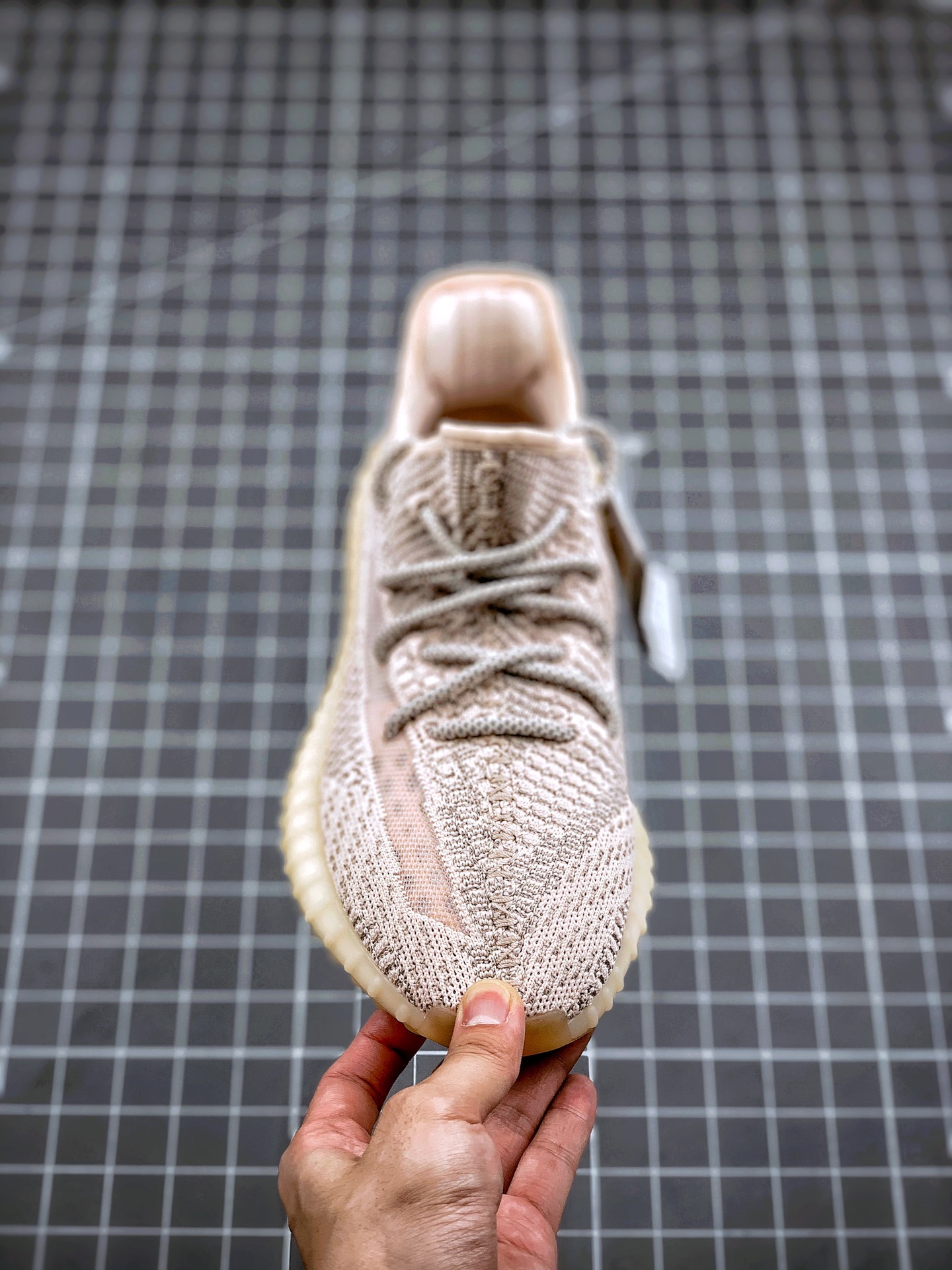200 Yeezy 350V2 ”Synth” 粉满天星