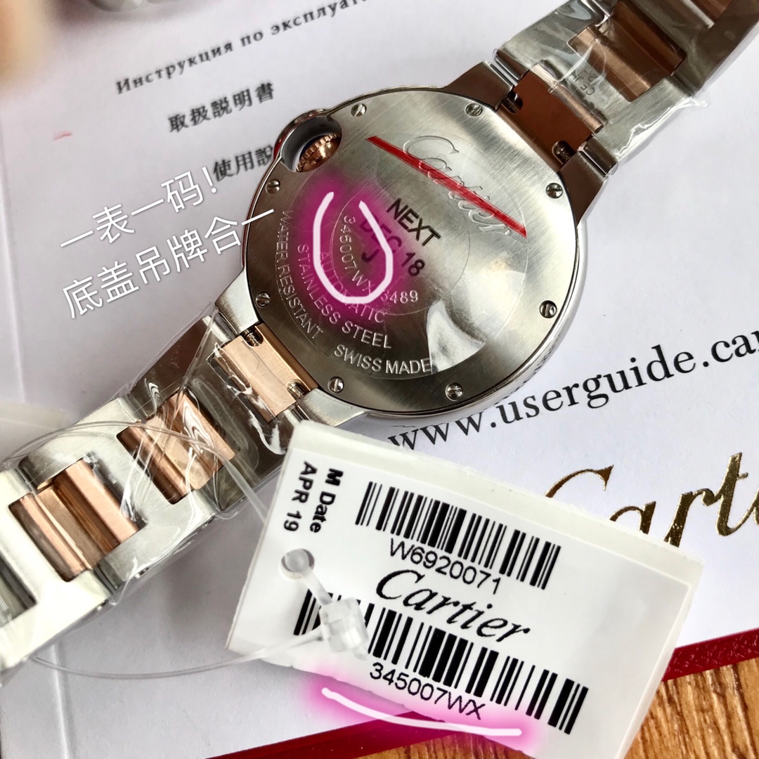 批:2200 刚开始搞到这个货我内心是拒绝的,机械表相比石英表虽然高端,但好多人并不是很了解机械表,所以可能因操作或常识性问题相比石英款会多出很多问题。利润还没石英表高,属于出力不讨好的款。
但还是有很多人喜欢机械款,这是实用品和艺术品的差别,而石英表也好,智能腕表也好,说白了都是实用品,经过机械化大生产或现代化流水线生产出的这些腕表虽然都称其为表,但是艺术品和实用品实际上是"泾渭分明”,甚至"天壤之别”。
卖了很多石英款蓝气球,相信大家都知道咱家的品质,你带出去进出专柜你是没有任何压力的,甚至你去专柜调整个表带长短,长期看专柜货的柜员也看不出区别,所以你戴出去放一百二十个心!
还有一些机械表注意事项:
这款属于卡地亚的自动上弦手表,其能量来源于佩戴者手臂的运动,故正常佩戴情况下不需手动上弦,只有因佩戴者运动量不足以给发条补充足够能量的时候,可能需要手动调试,这也是很多不懂机械表容易误解的地方,总觉得表有问题。另外为防止湿气渗入表壳和保持机械表的防水性能,请调试完手表一定确保表冠已经锁紧。还有一个常识就是防水表也只是日常防水,热水有时也是防不了的,这一点你们可以查询一下相关知识!33mm表径!原装ETA2671机芯!三种搭配!经典白面、经典粉面、间金贝母面!配市场最高版本包装可媲美原包装,送礼体面!