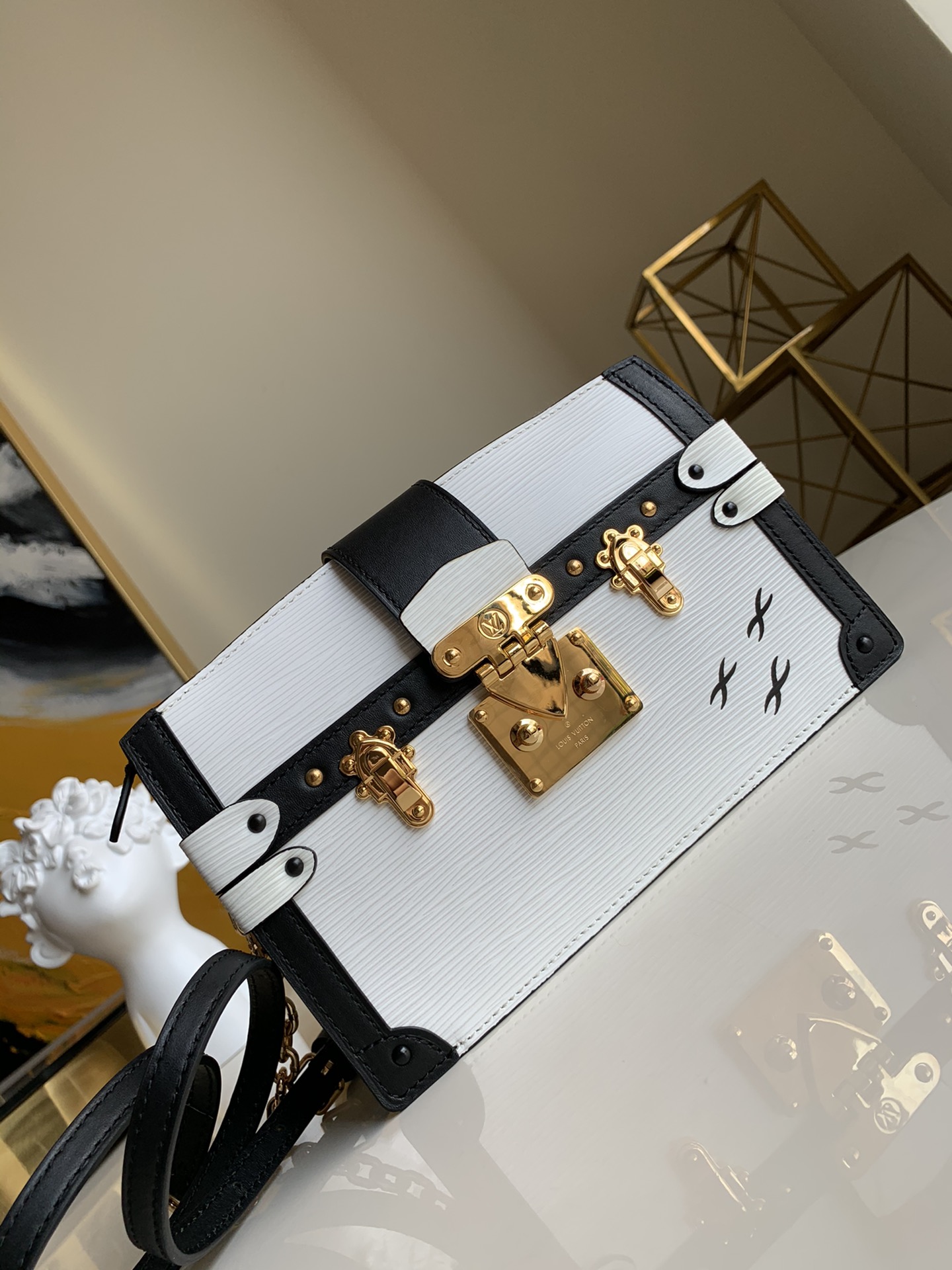 NO:395976,Find a new one, quantity 6, no quality problem, no return or exchange, no picture after selling, no packaging, special price one, LV [original leather], louis vuitton19860909捡漏啦 全新的 数量6 没有质量问题不退不换哦 卖完删图 没有配包装 特价一,LV【原厂皮】,louis vuitton,Bag