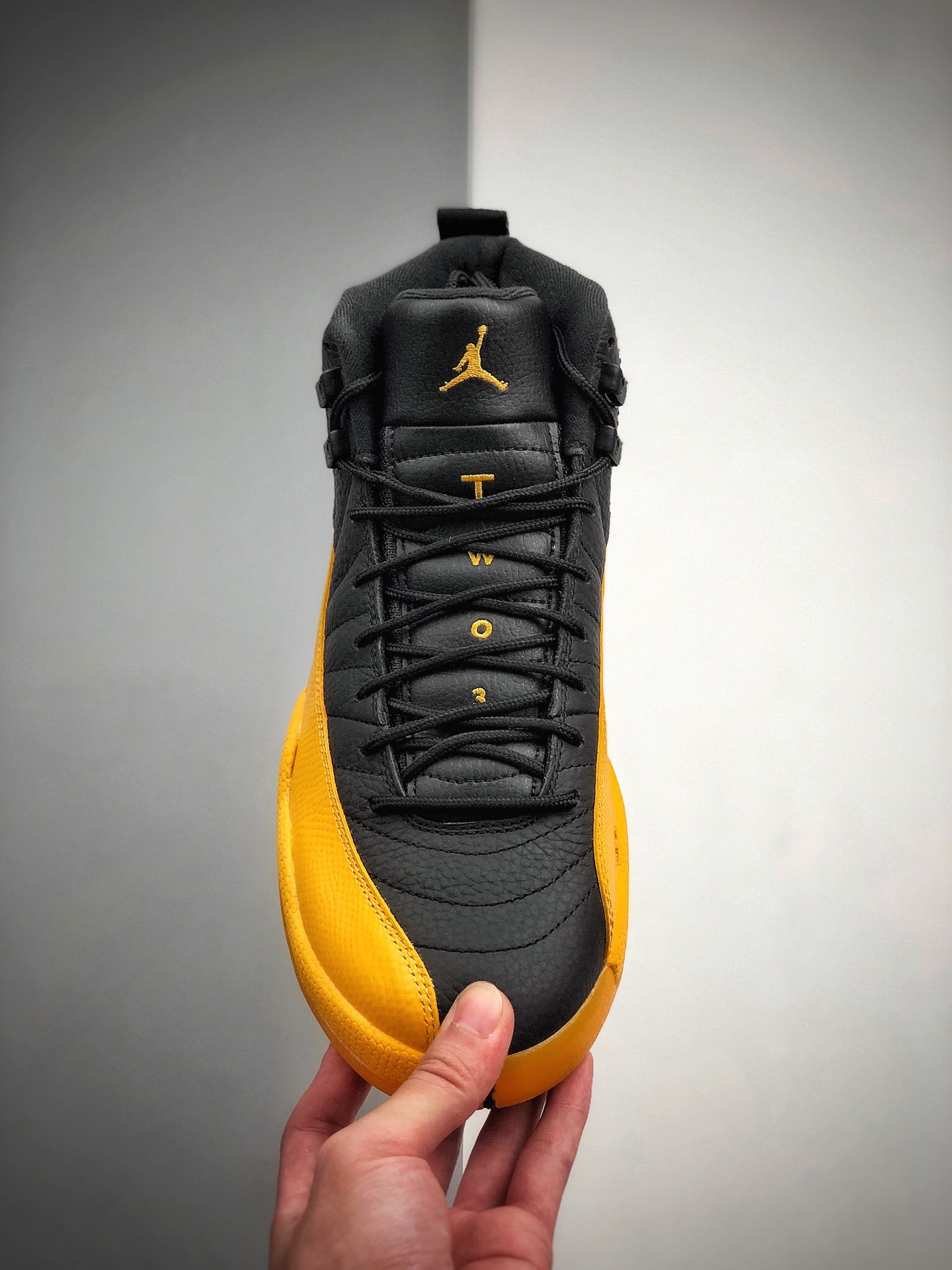 500  黑黄这双全新配色延续 Air Jordan 12 标志性撞色设计130690-070