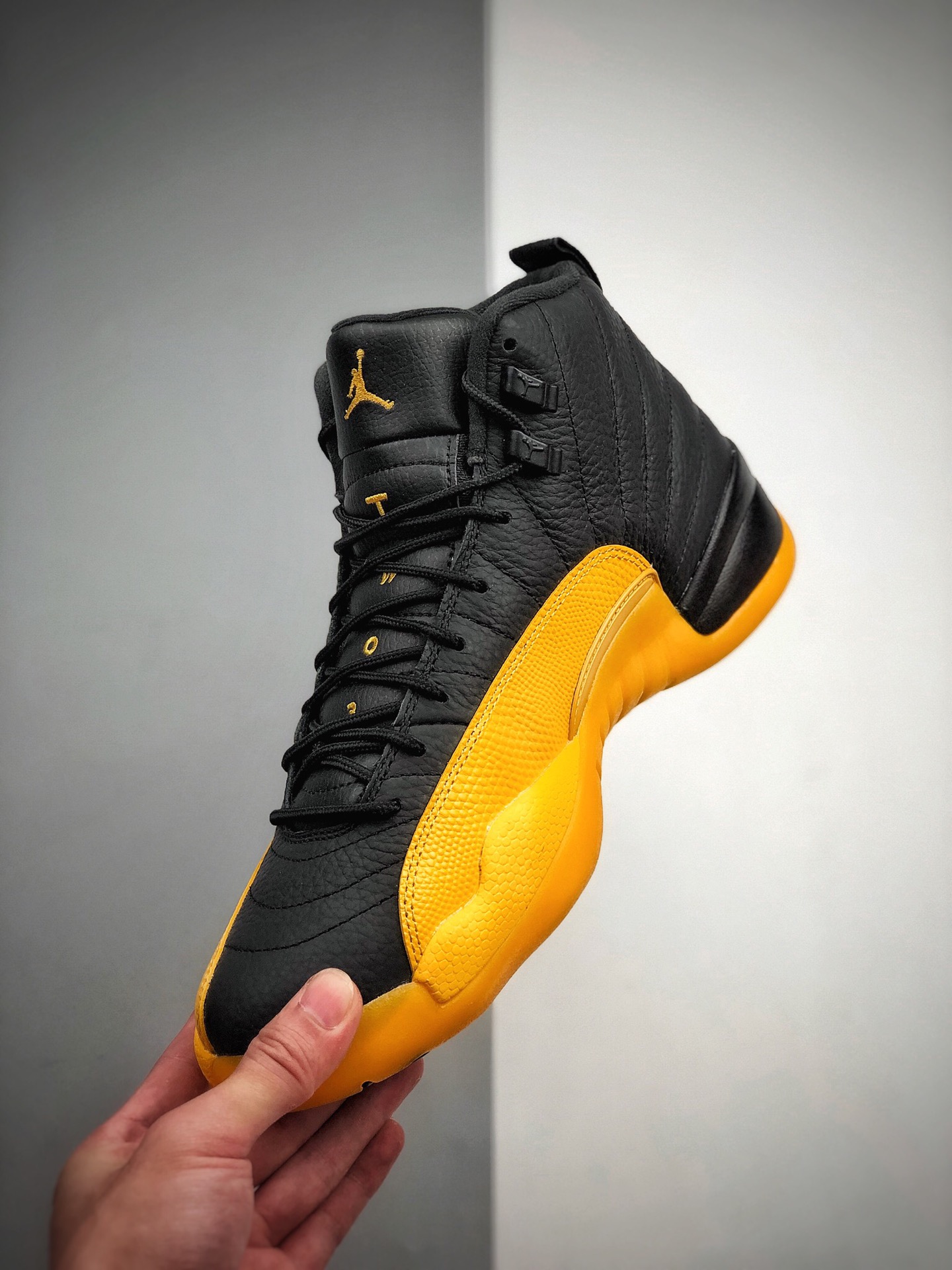 500  黑黄这双全新配色延续 Air Jordan 12 标志性撞色设计130690-070