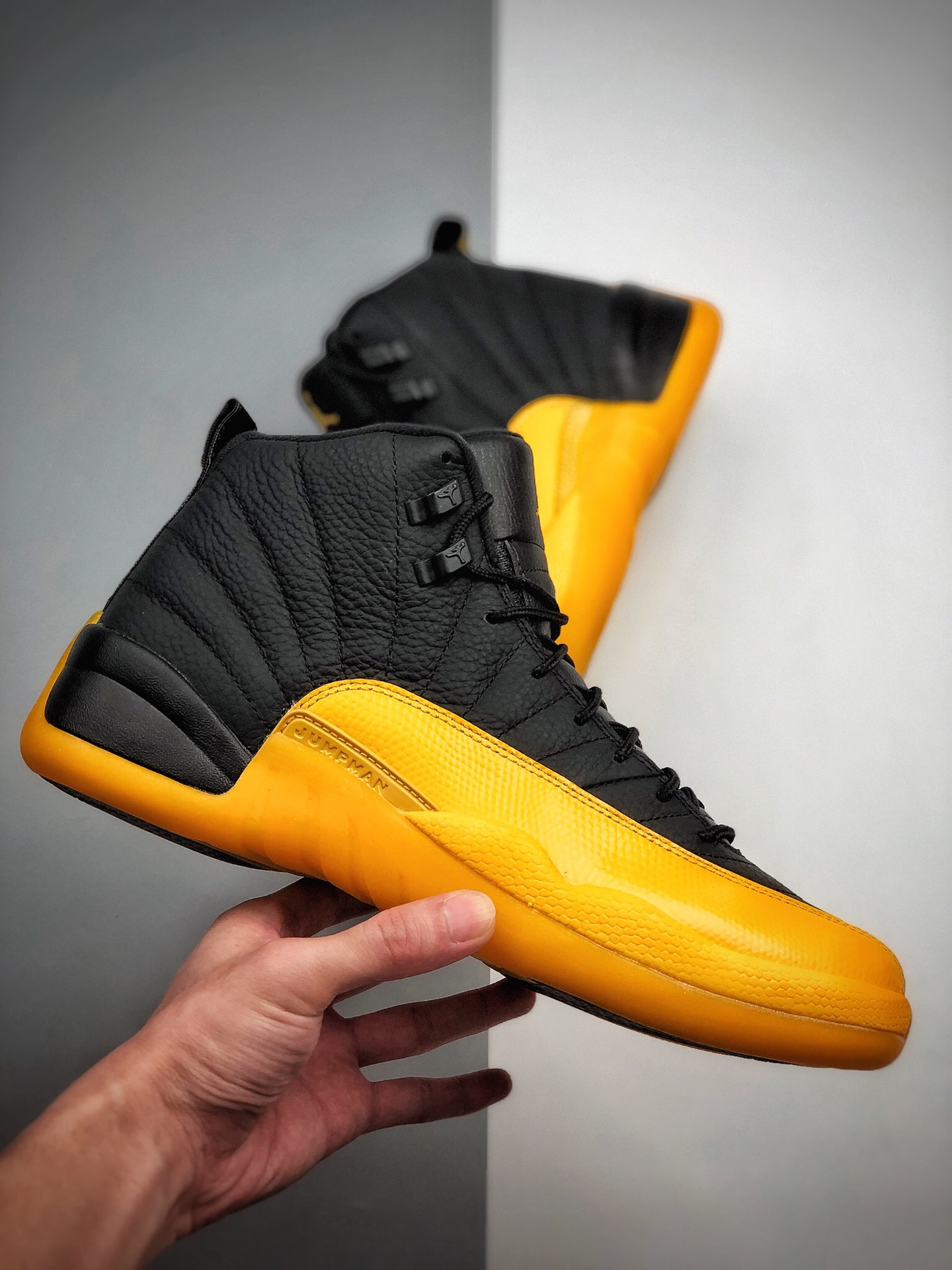 500  黑黄这双全新配色延续 Air Jordan 12 标志性撞色设计130690-070