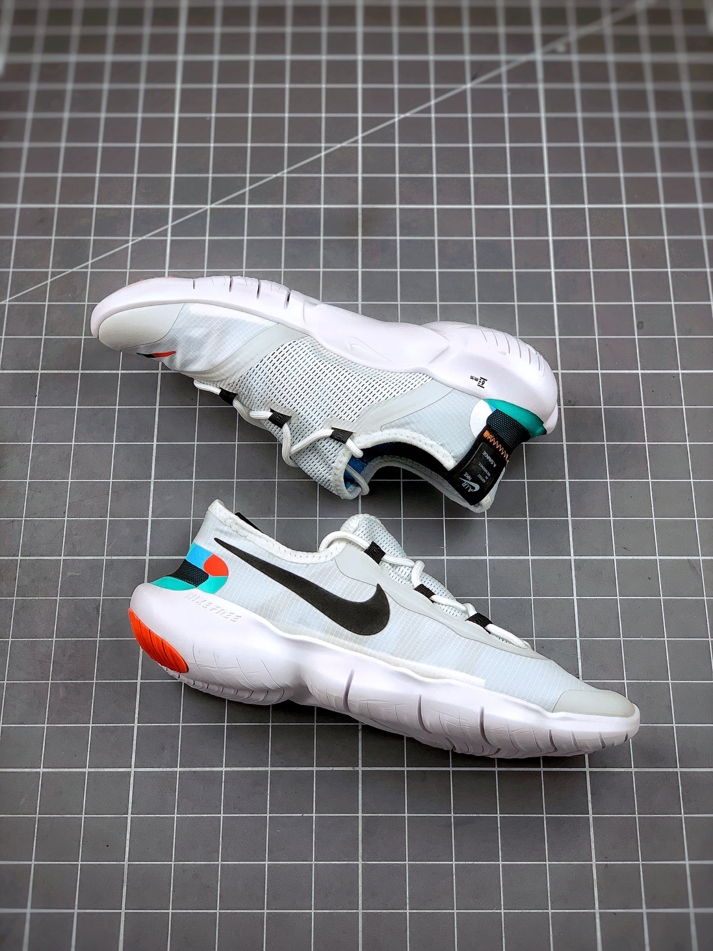 160   NIKE FREE RN FLYKNIT 5.0 赤足轻便跑鞋 CV9305-100