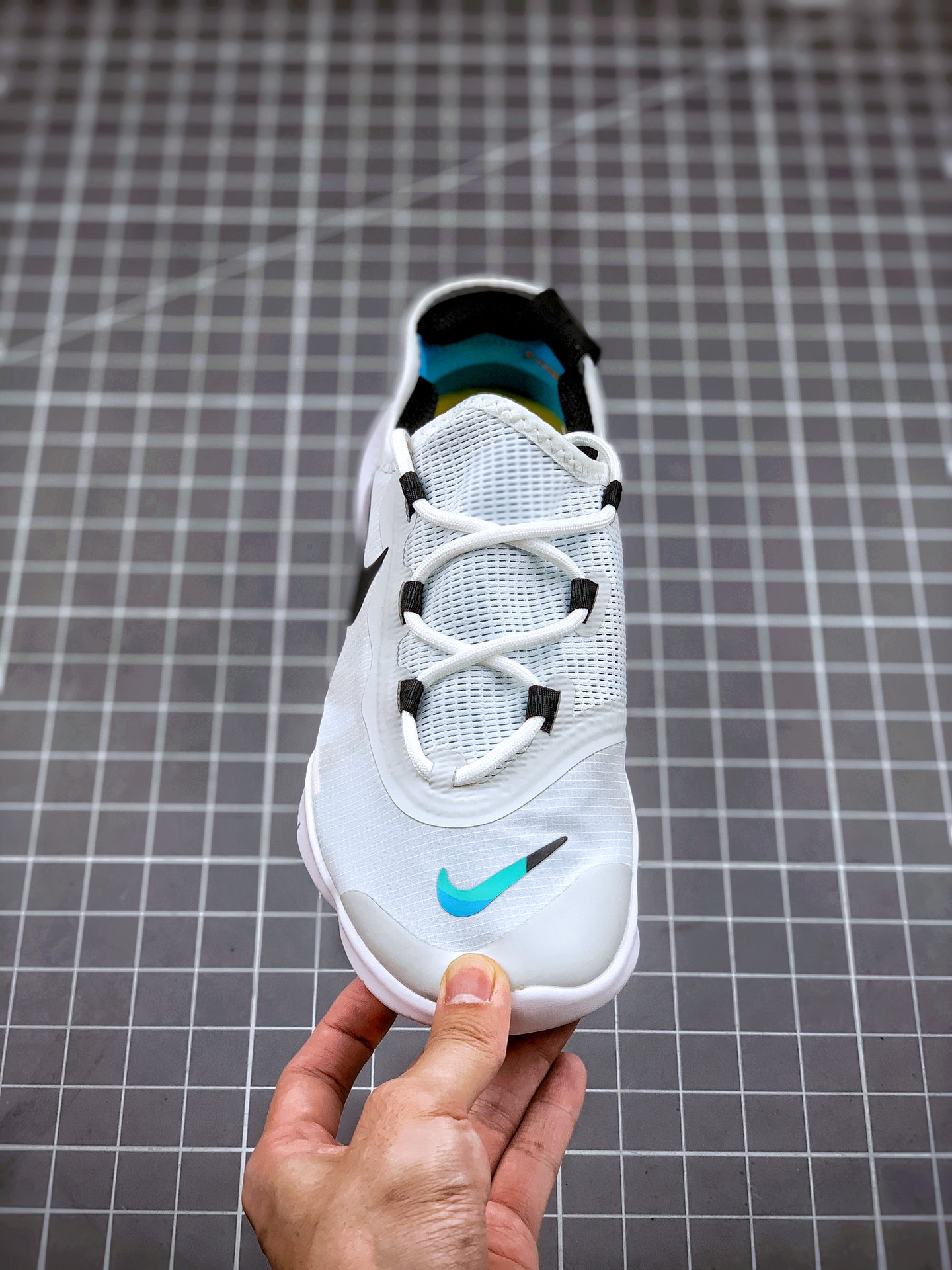 160   NIKE FREE RN FLYKNIT 5.0 赤足轻便跑鞋 CV9305-100
