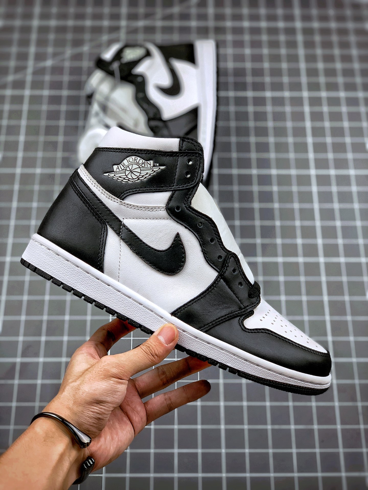 290 Air Jordan 1 High “Yin Yang Pack” AJ1高帮 黑白熊猫 货号：555088-010