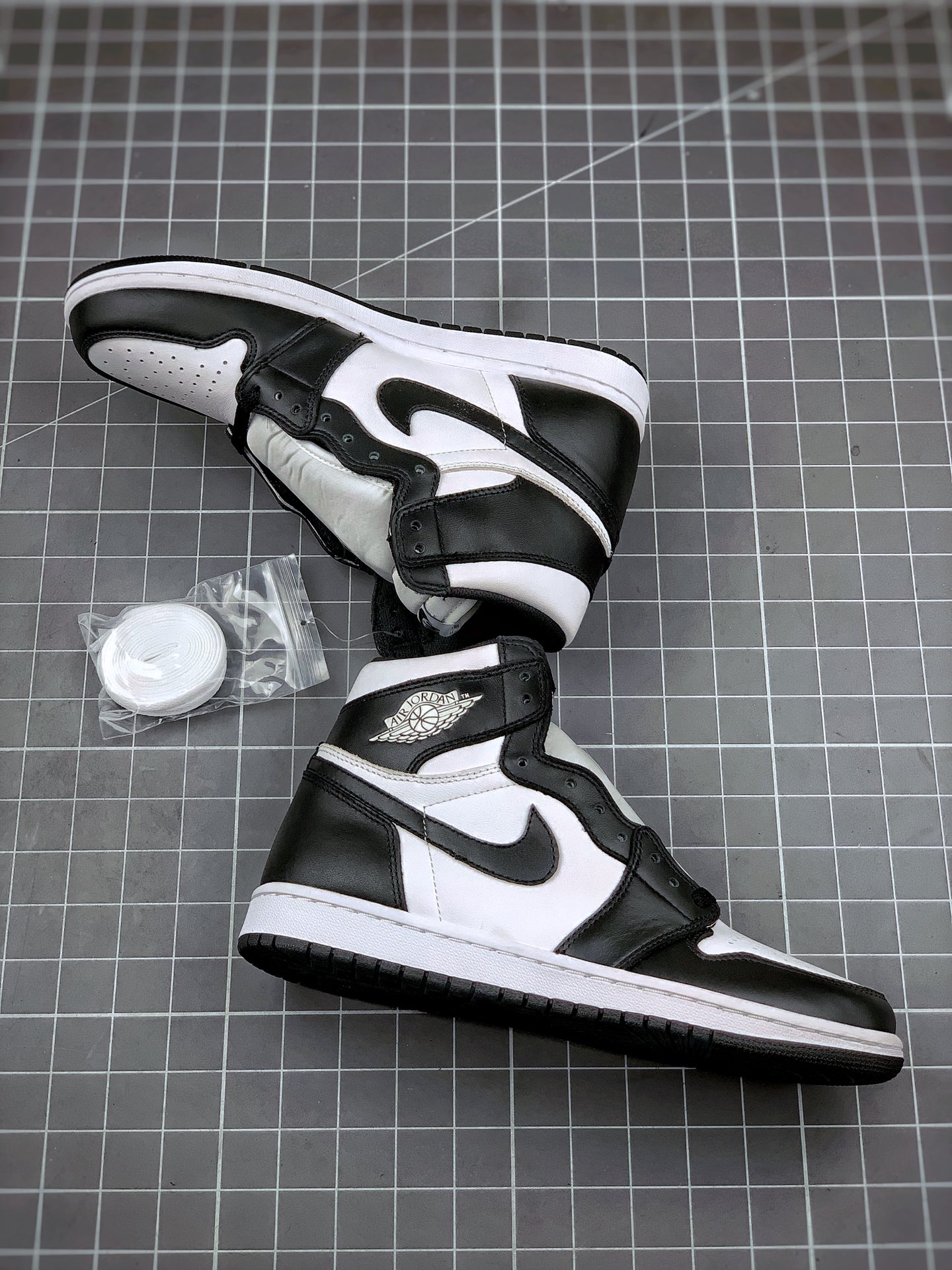 290 Air Jordan 1 High “Yin Yang Pack” AJ1高帮 黑白熊猫 货号：555088-010