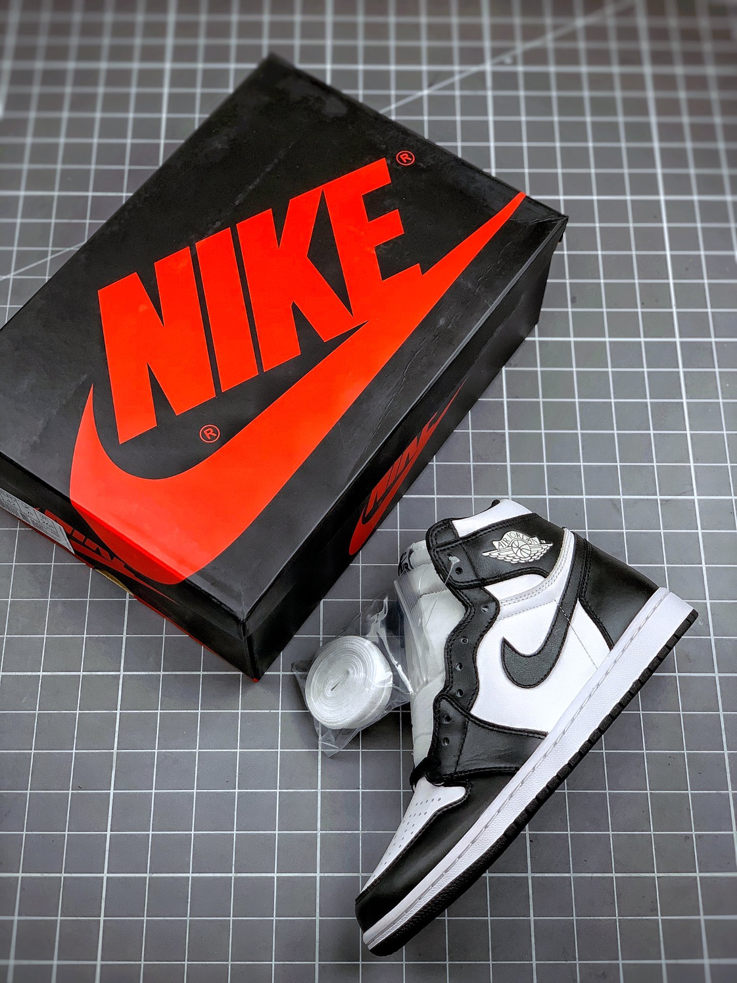 290 Air Jordan 1 High “Yin Yang Pack” AJ1高帮 黑白熊猫 货号：555088-010