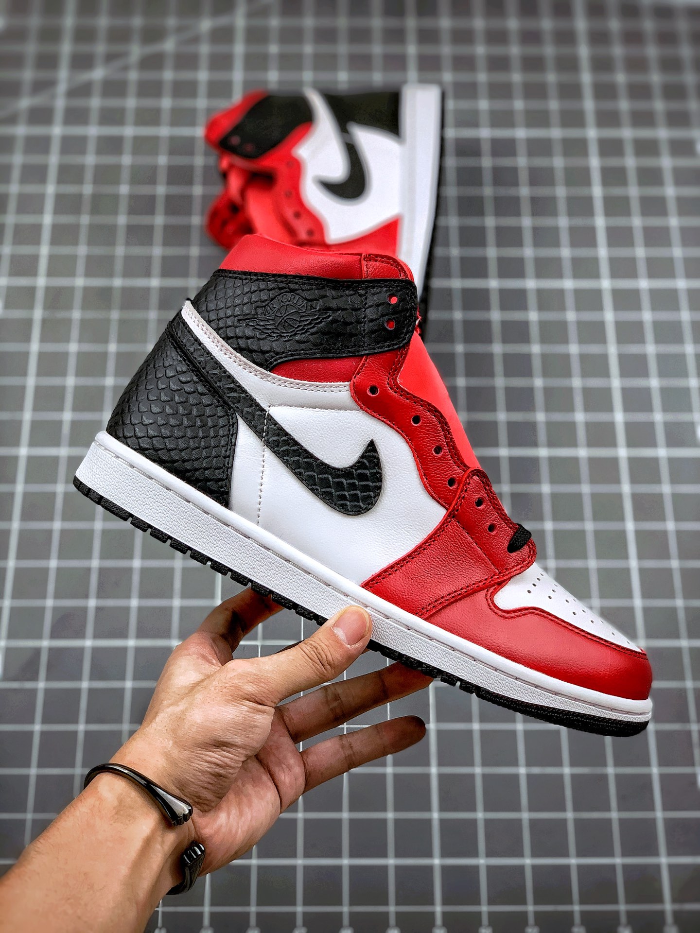 290 Air Jordan 1 WMNS “Satin Snake” 丝绸蛇纹芝加哥 货号：CD0461-601