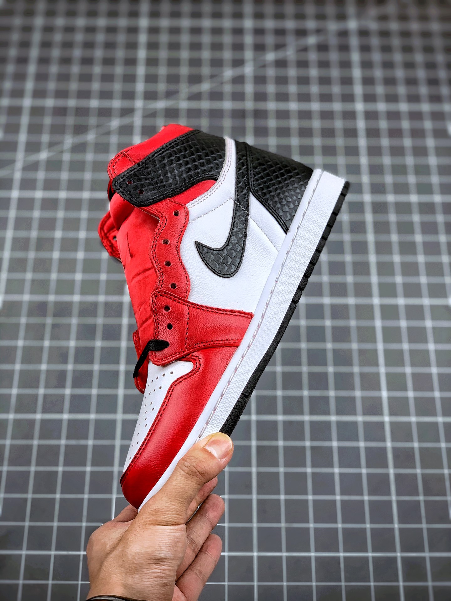 290 Air Jordan 1 WMNS “Satin Snake” 丝绸蛇纹芝加哥 货号：CD0461-601