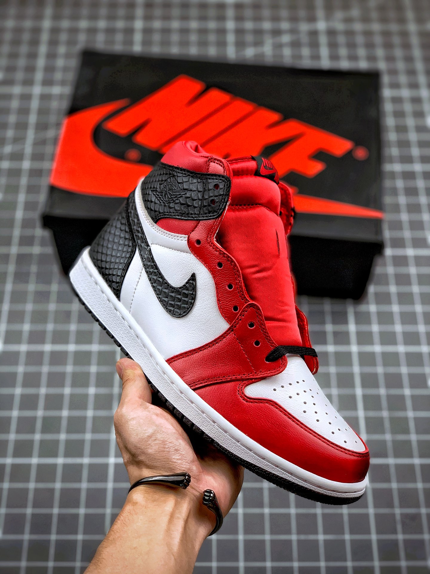 290 Air Jordan 1 WMNS “Satin Snake” 丝绸蛇纹芝加哥 货号：CD0461-601