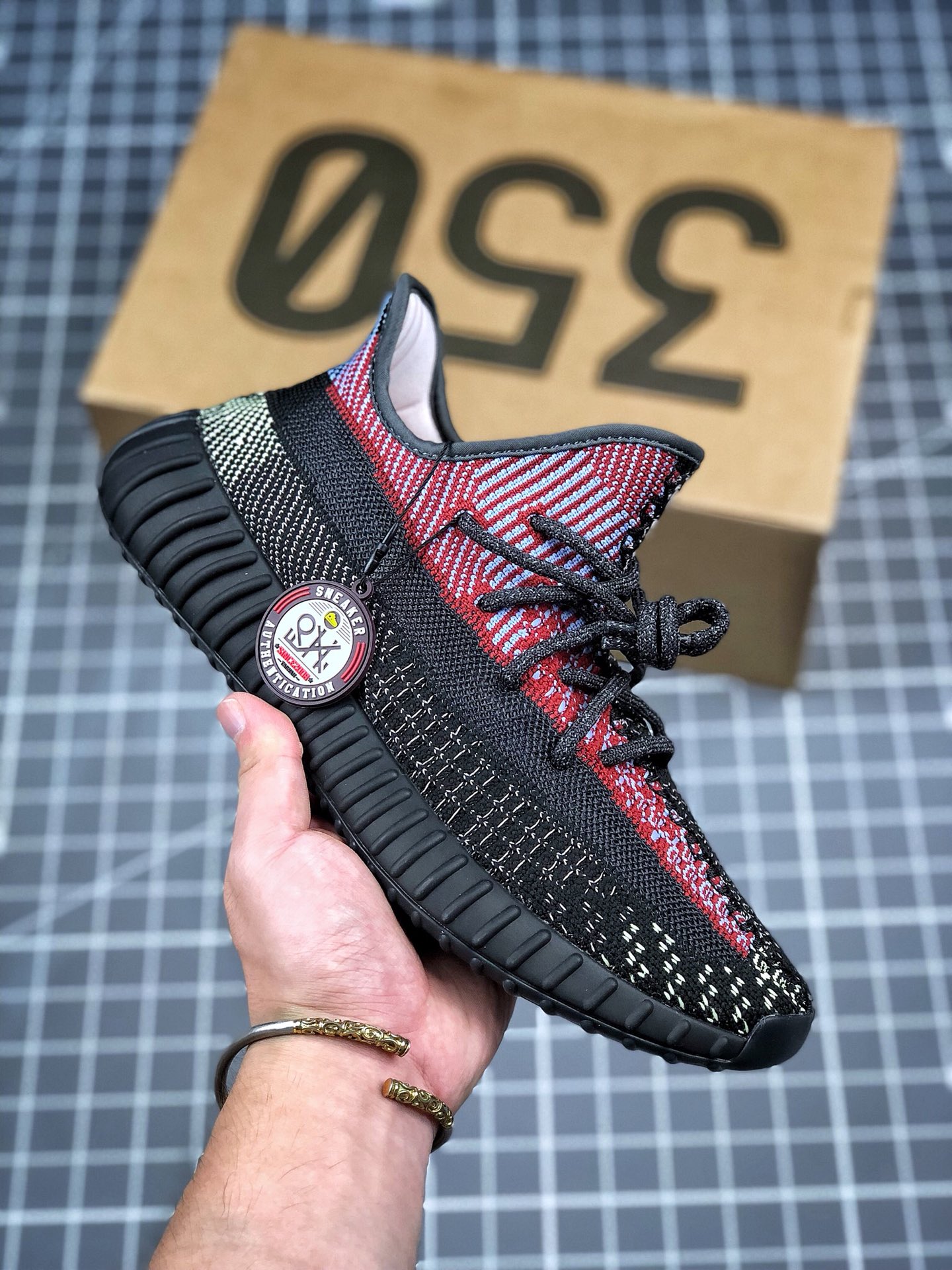 《台湾TT版本》“满天星配色” 
配正品购物袋 Yeezy 350V2 "Static“non reflective‼   椰子

350v2 (羽毛满天星)  原装飞织档案‼东莞百宏织带鞋带 过油巴斯夫满钉大底 原厂模具成型 正确后跟外翻弧度 万邦最新打标系统+原标原墨 最大开发至48码 尺码：尺码：36 36.5 37 38 38.5 39 40 40.5 41 42 42.5 43 44 45 46 46.5 47 48