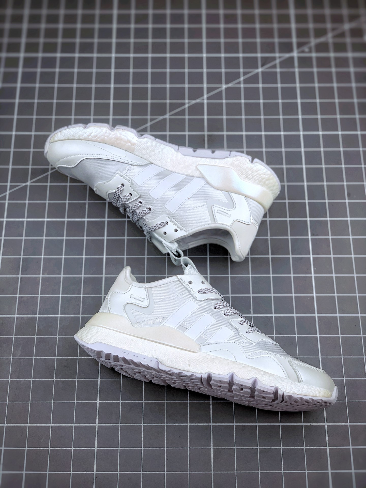 180 AD Nite Jogger 2019 Boost 三叶草 联名夜行者 货号：EG8849