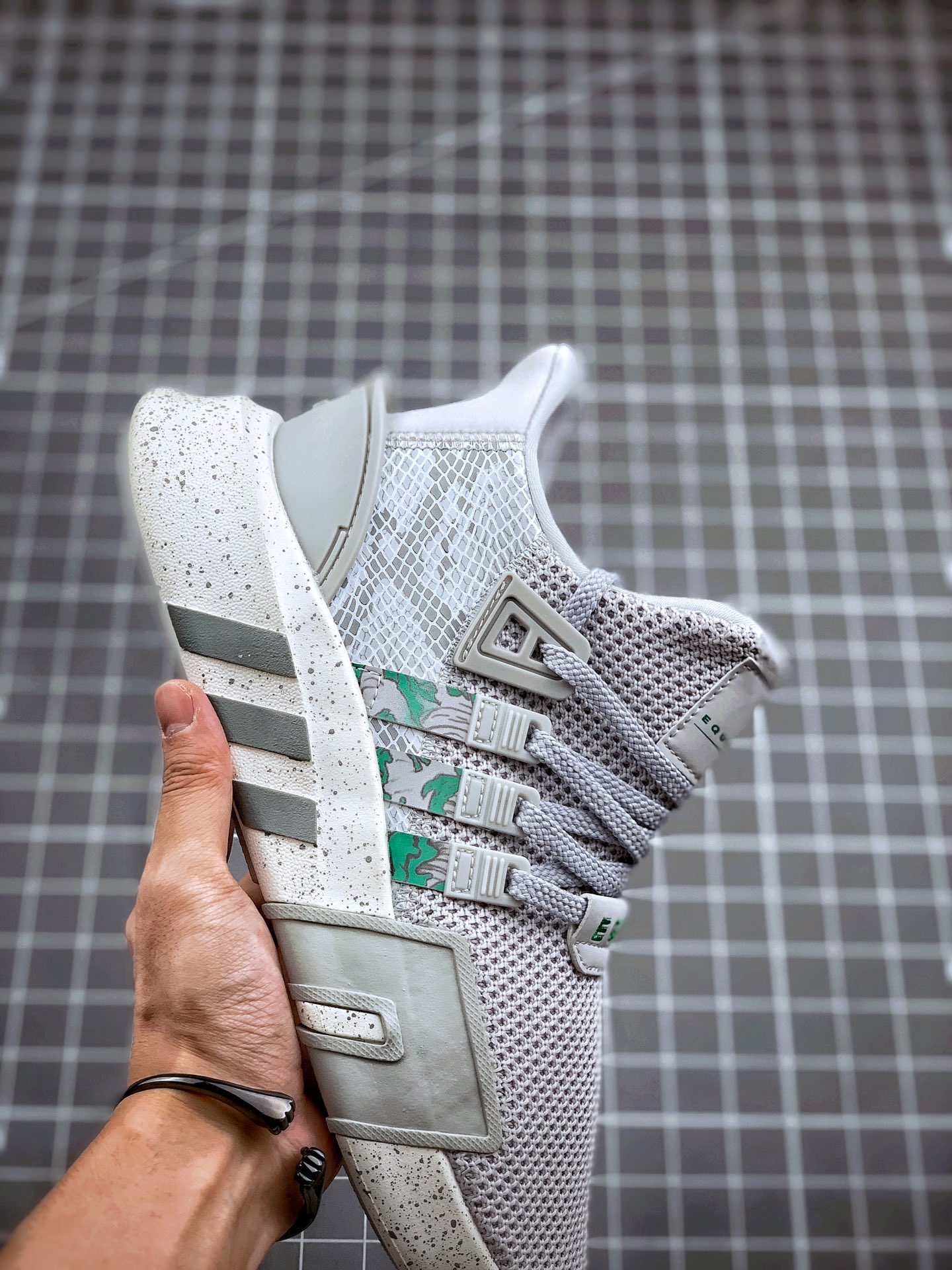 180  AD EQT Bask ADV 灰绿针织 货号：FU6899