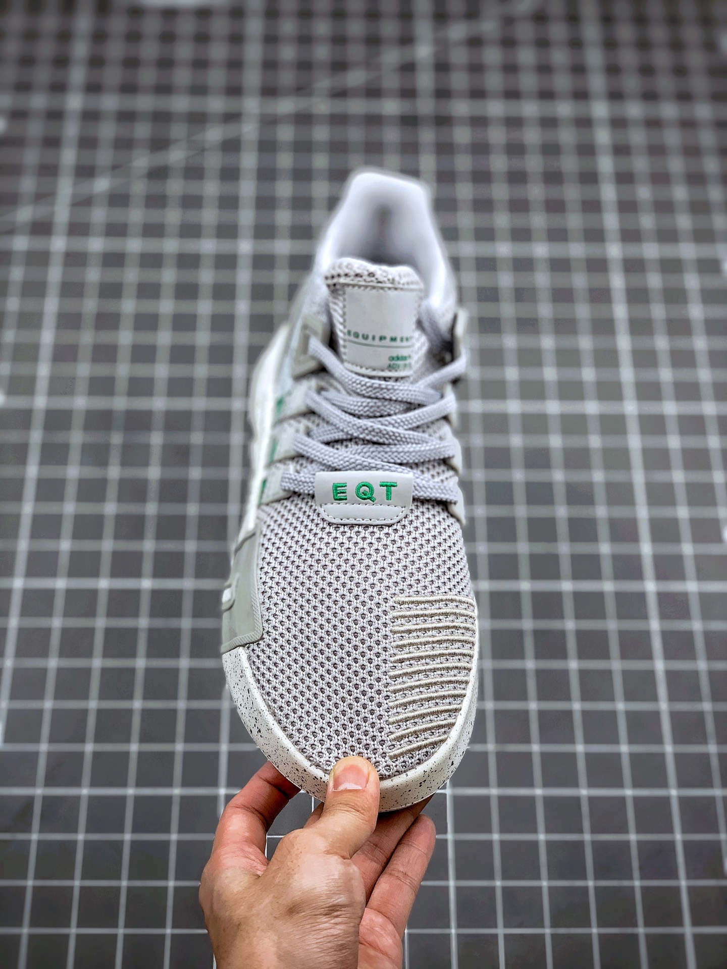 180  AD EQT Bask ADV 灰绿针织 货号：FU6899