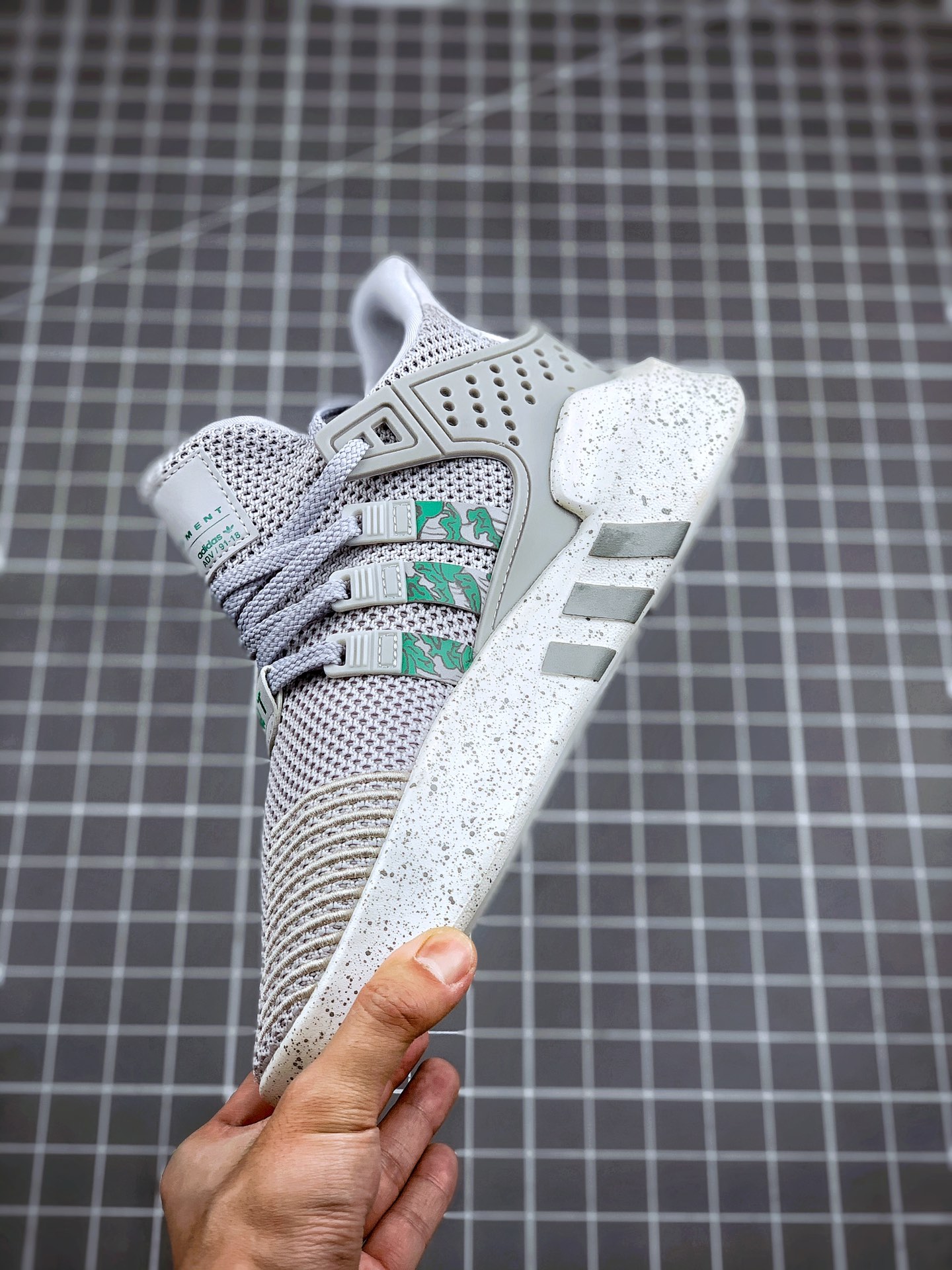 180  AD EQT Bask ADV 灰绿针织 货号：FU6899