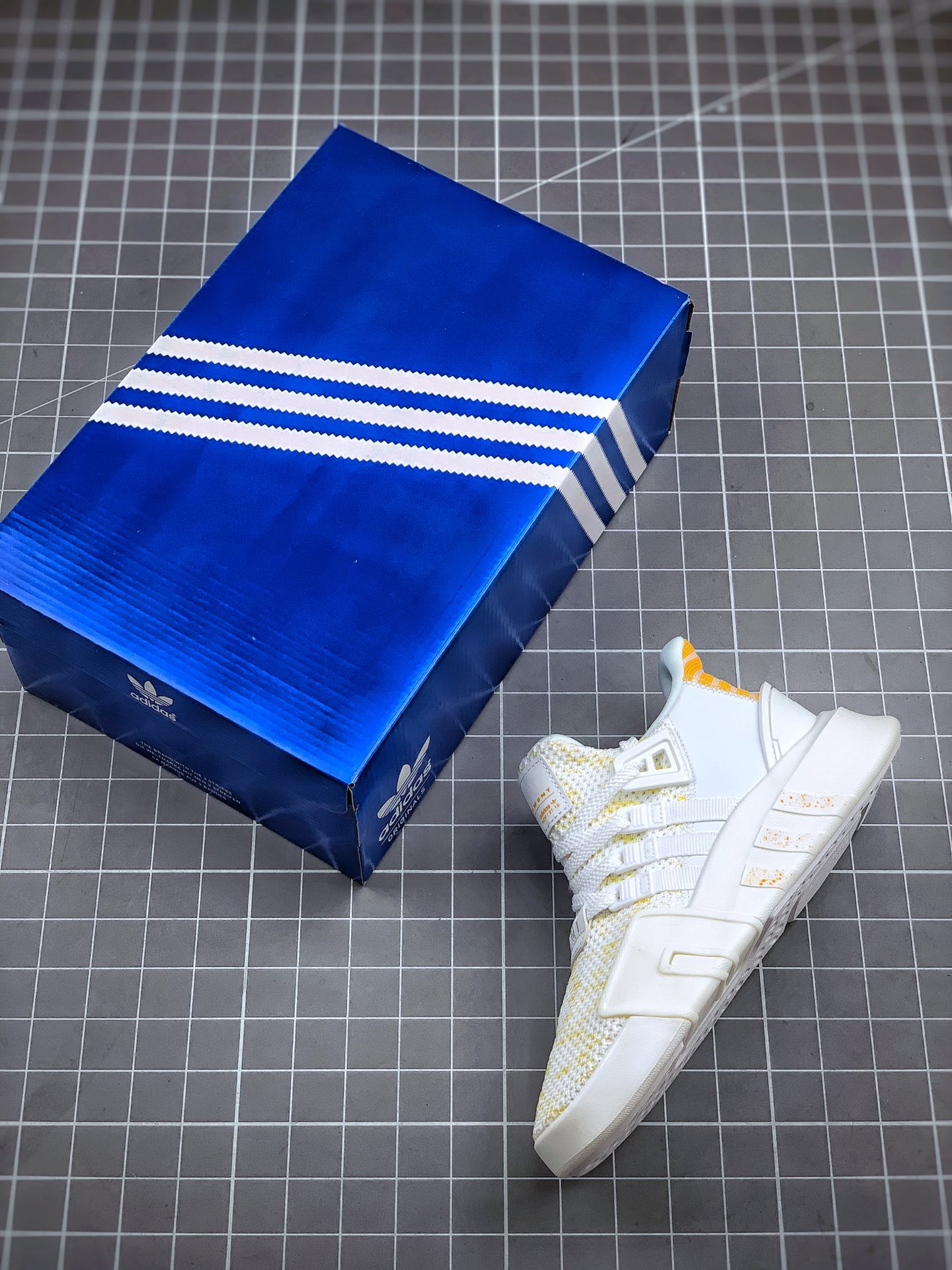 180  AD EQT Bask ADV 白金针织 原装织面 EE5050