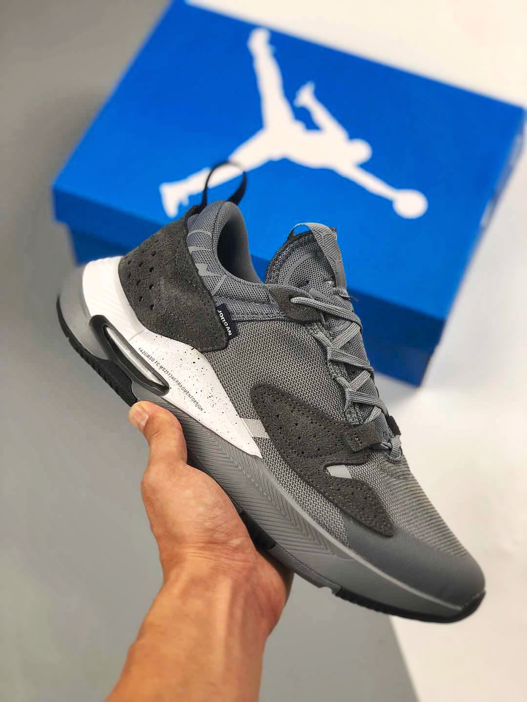 Apoyo pago contra reembolso, colaboración Hiroshi Fujiwara x Jordan Air Cadence, construida con material de gamuza y ma…