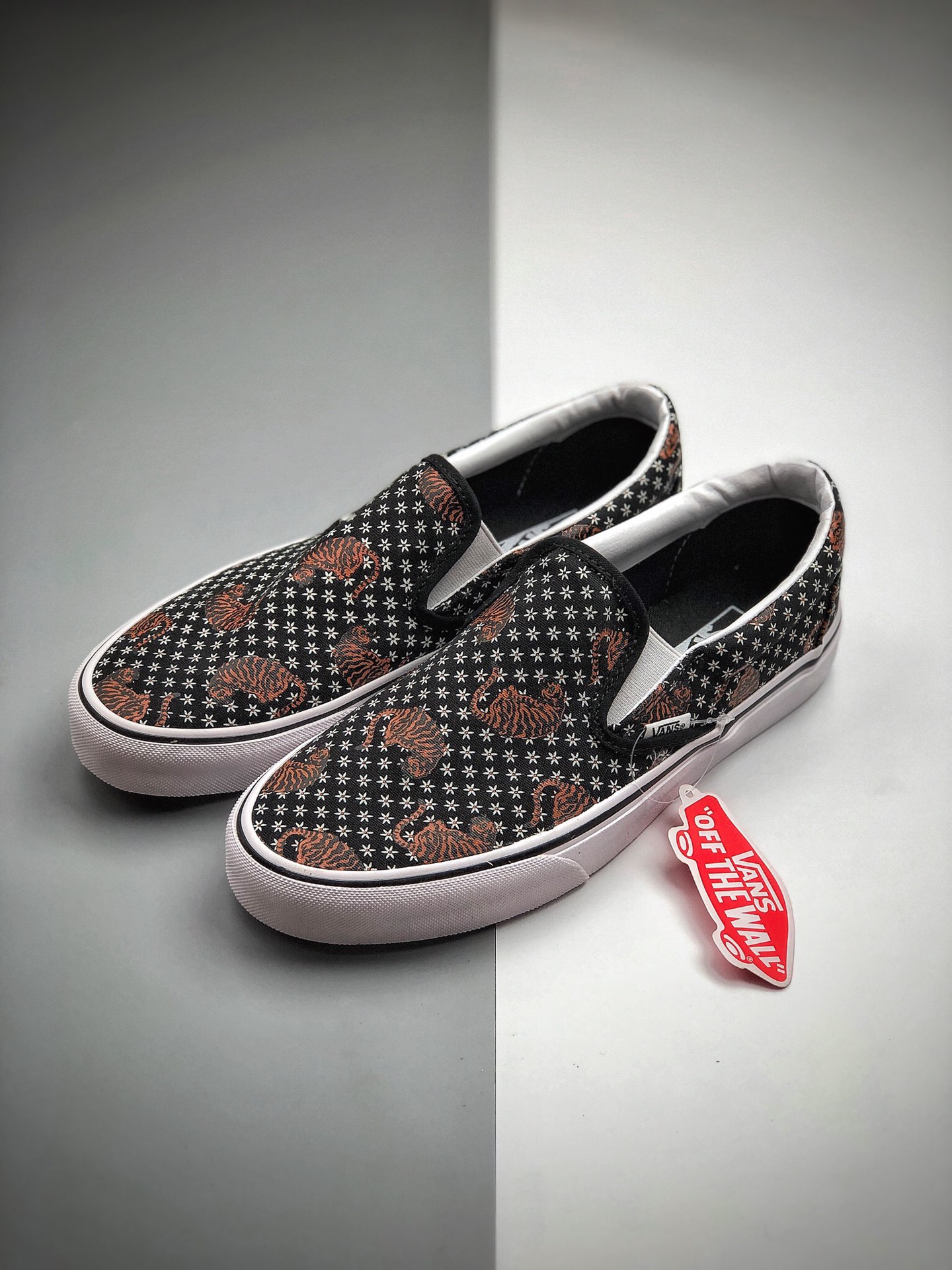 140  Vans Authentic 韩国限量版此款腰果花用到小雏菊与老虎