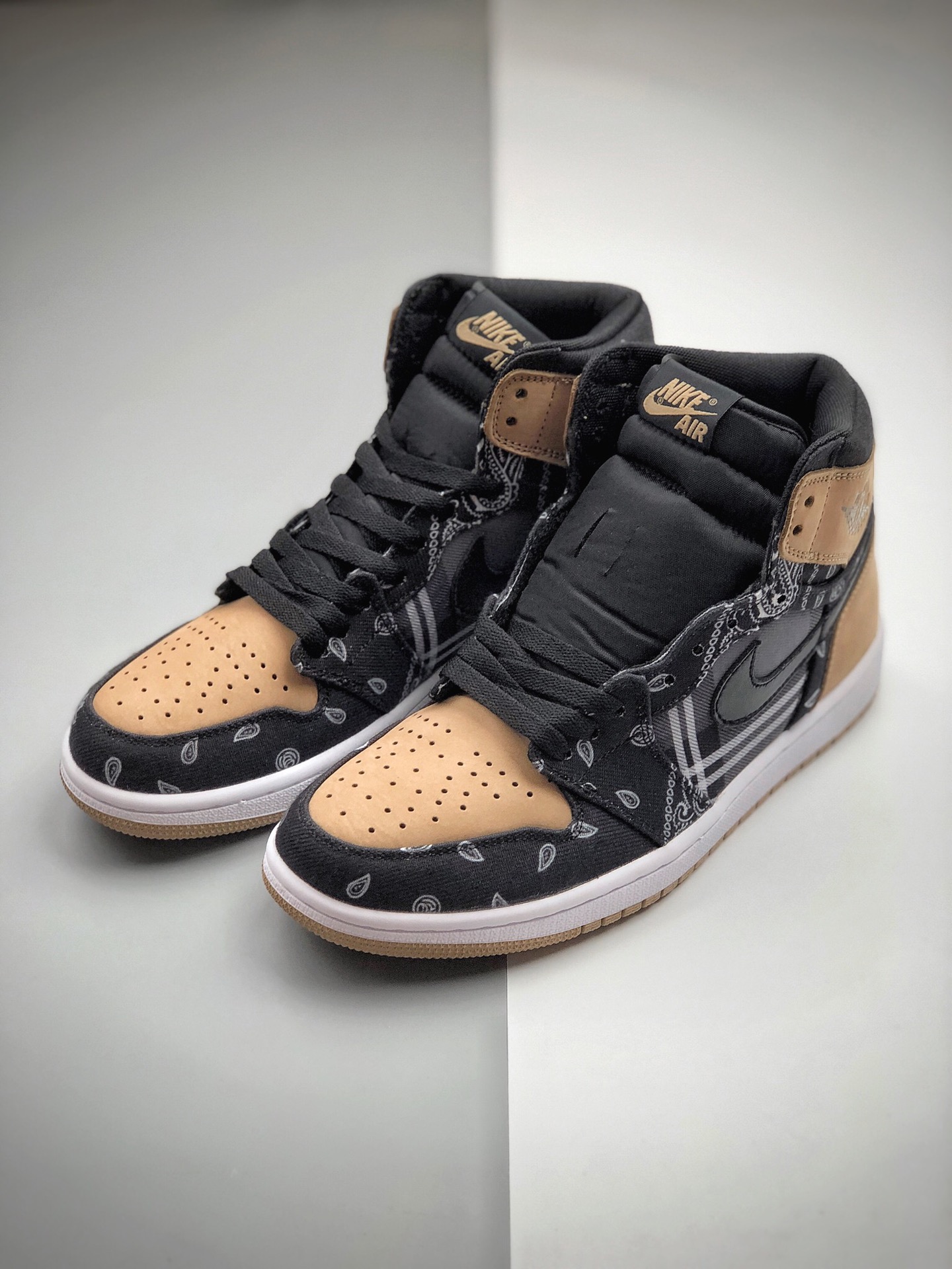 350 Travis Scott x Nike Air jordan 1TS联名腰果花 定制款  货号：CK5088-001